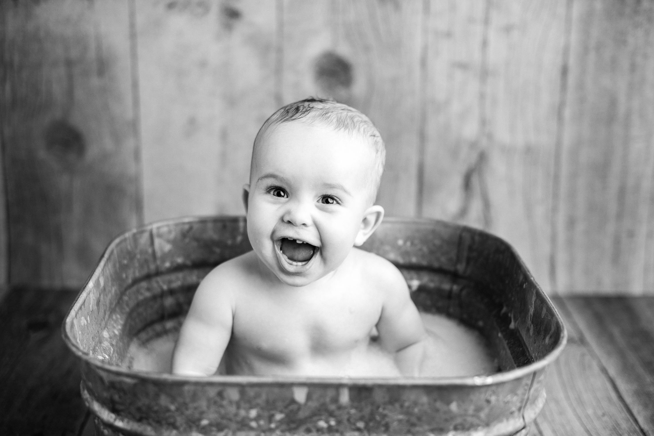 Kelowna Lake Country Okanagan Cake Smash Birthday Photographer