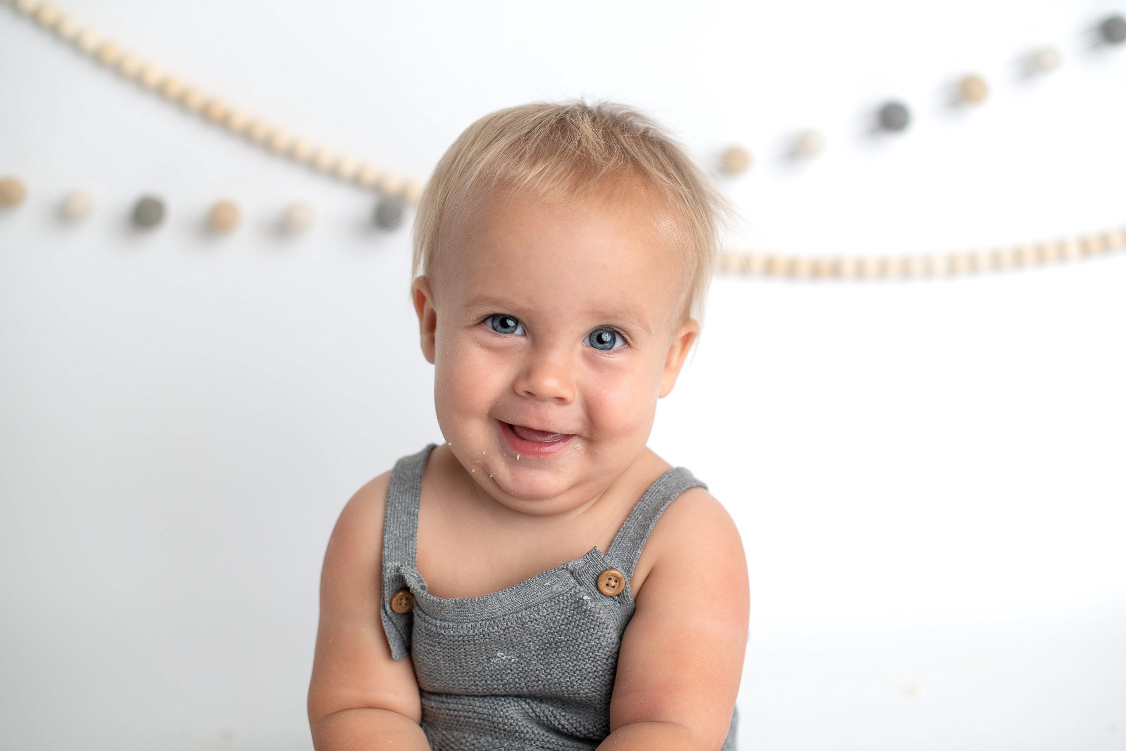 Kelowna Lake Country Okanagan Cake Smash Birthday Photographer