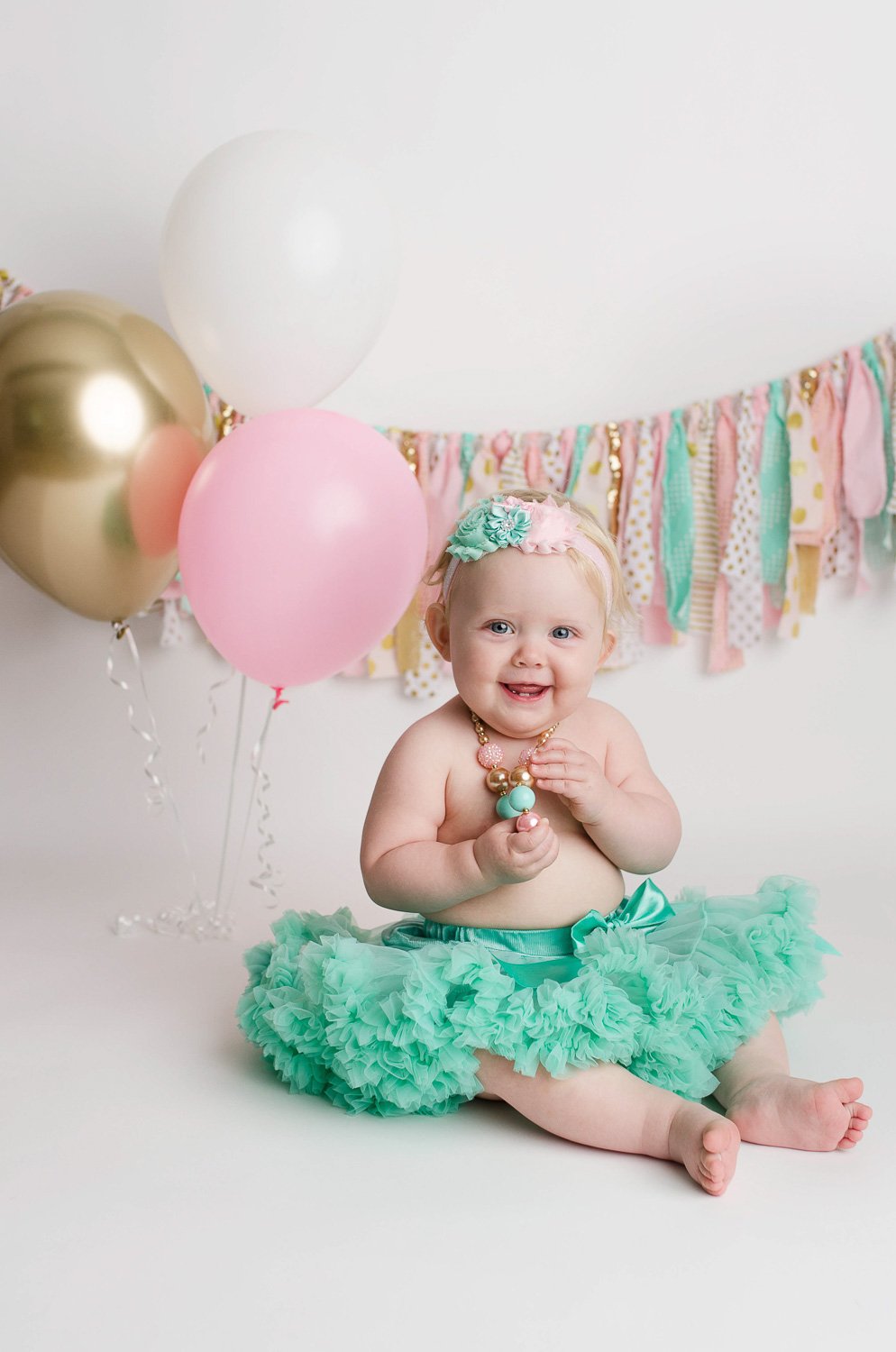 Kelowna Lake Country Okanagan Cake Smash Birthday Photographer