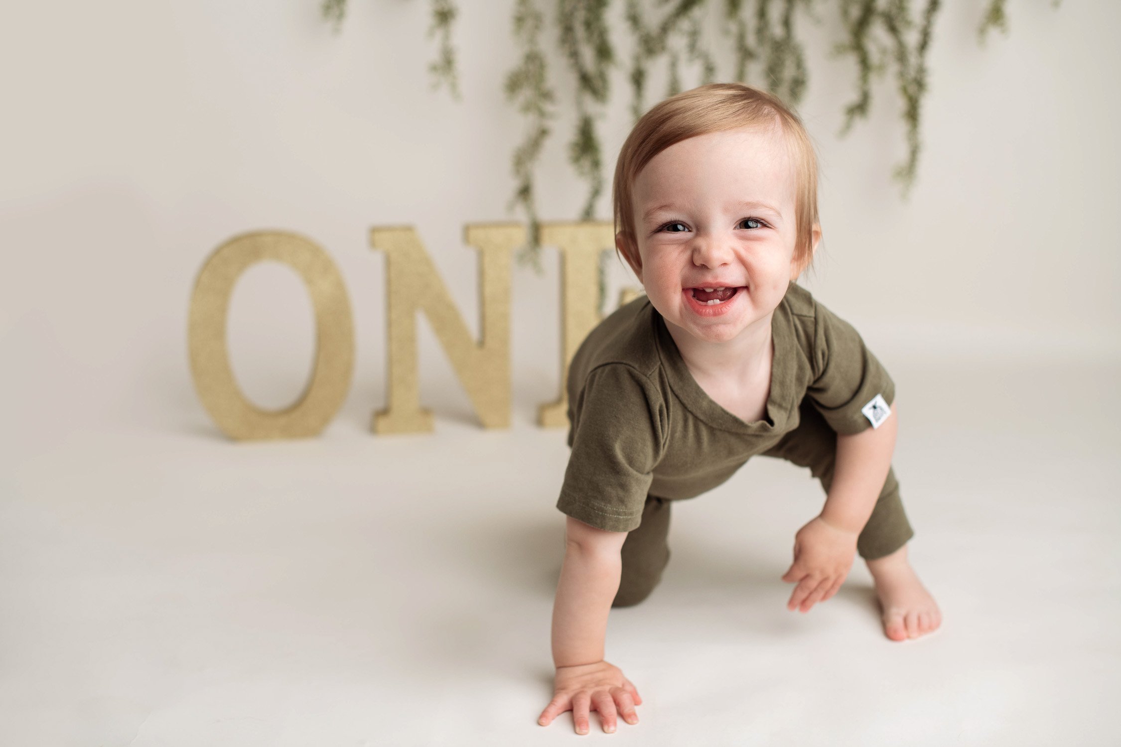 Kelowna Lake Country Okanagan Cake Smash Birthday Photographer