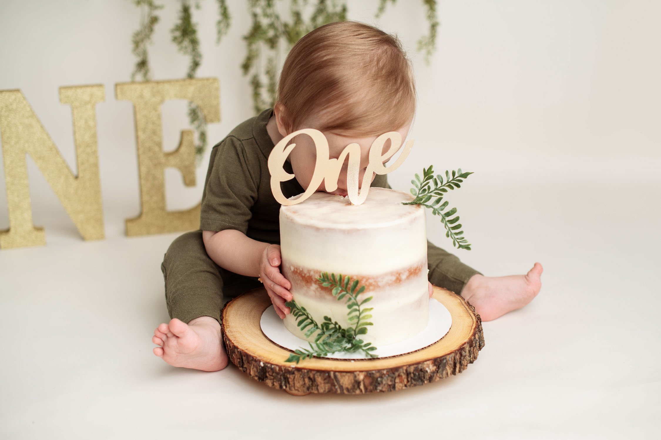 Kelowna Lake Country Okanagan Cake Smash Birthday Photographer