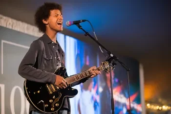 LIVE MUSIC: Andrew Sue Wing