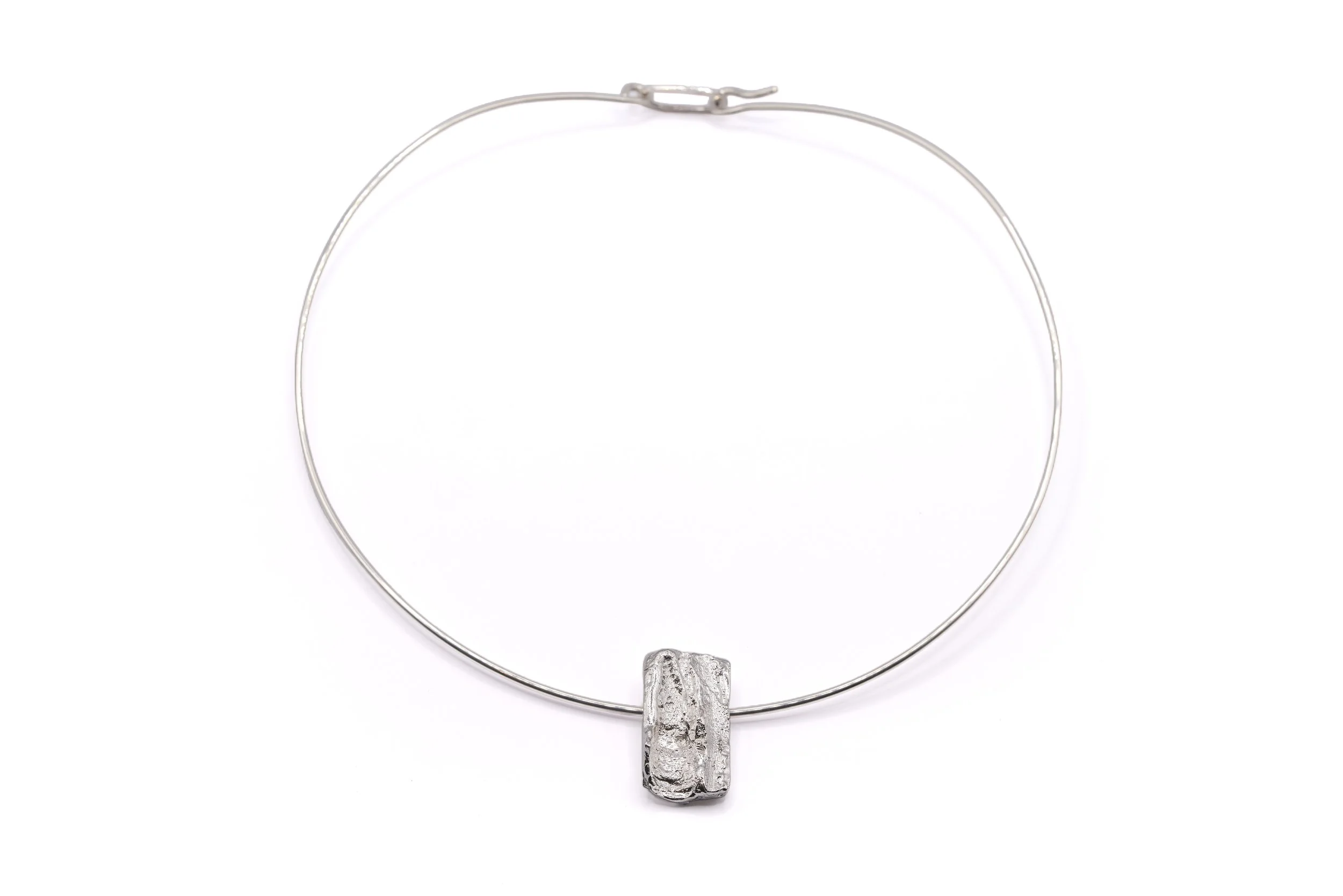 Agaea_Wire_Choker_Keramikos.jpg