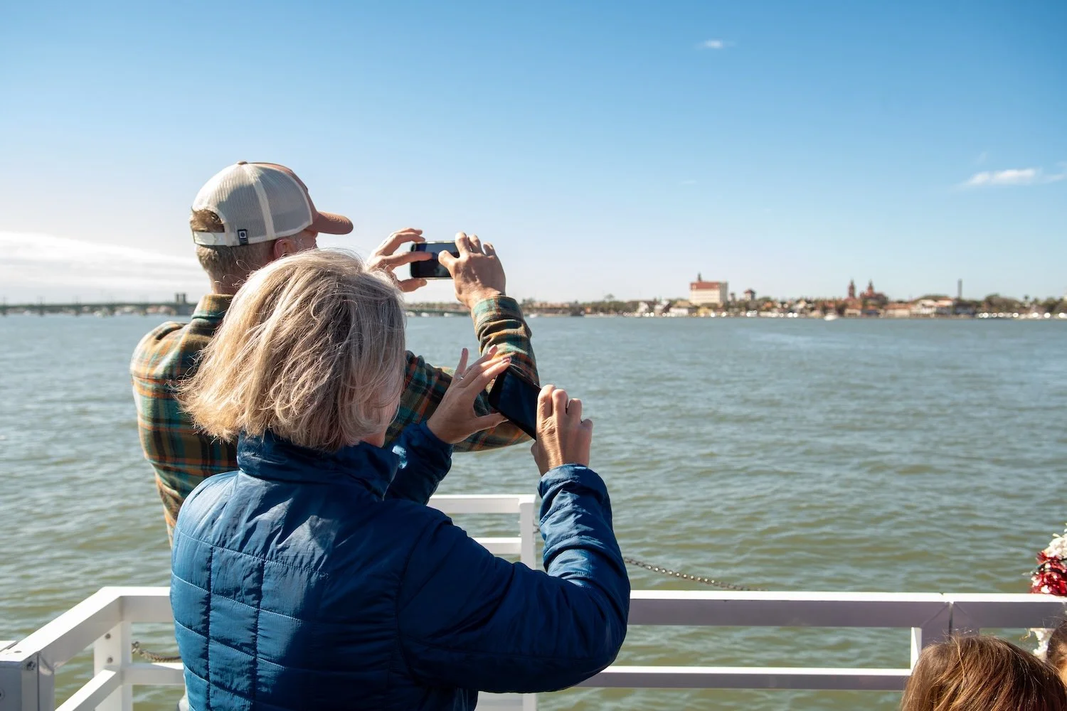 Passengers taking photos of wildlife photo credit by Justin Snavely.jpg