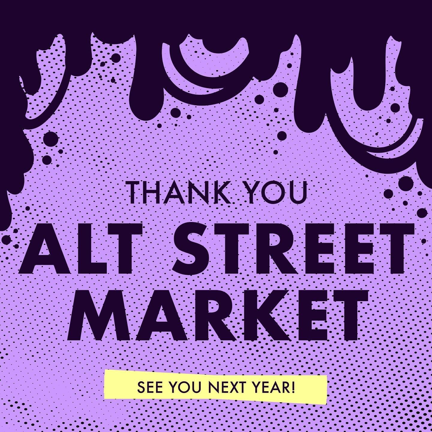 Thank you for a great show @altstreetmarket ! I&rsquo;m happy to have contributed to come spooky Christmas gifts this year 🎄👹 That completes the season for 2023! 🎉 Keep en eye out for updates on my 2024 tour schedule &mdash; there will be much mor