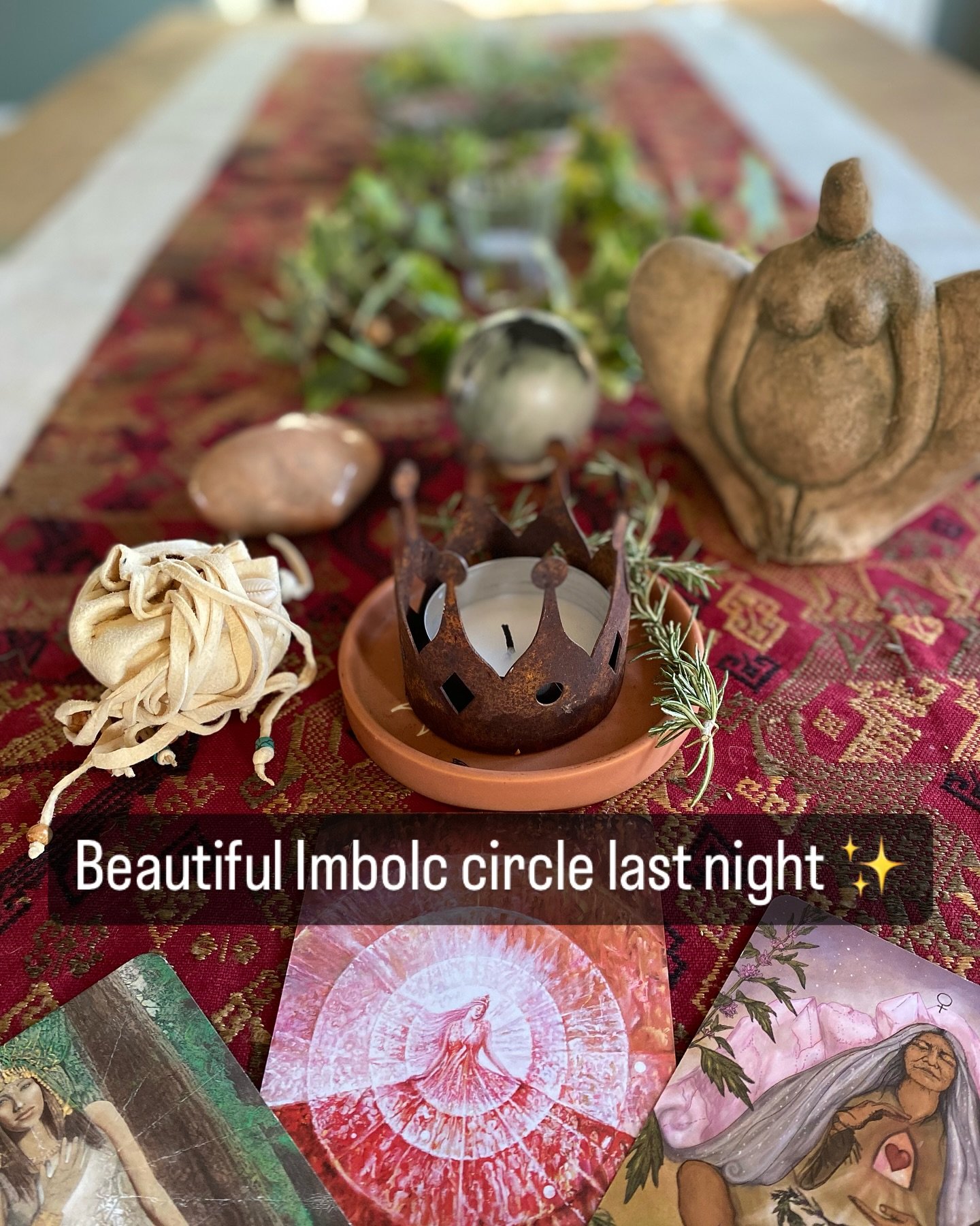 We gathered 🌱

A deeply heart centred gathering around my kitchen table last night ✨

The sacred experience of sitting in circle, women connecting, sharing  and breathing back into their bodies. Remembering the silence that is required for us to tru