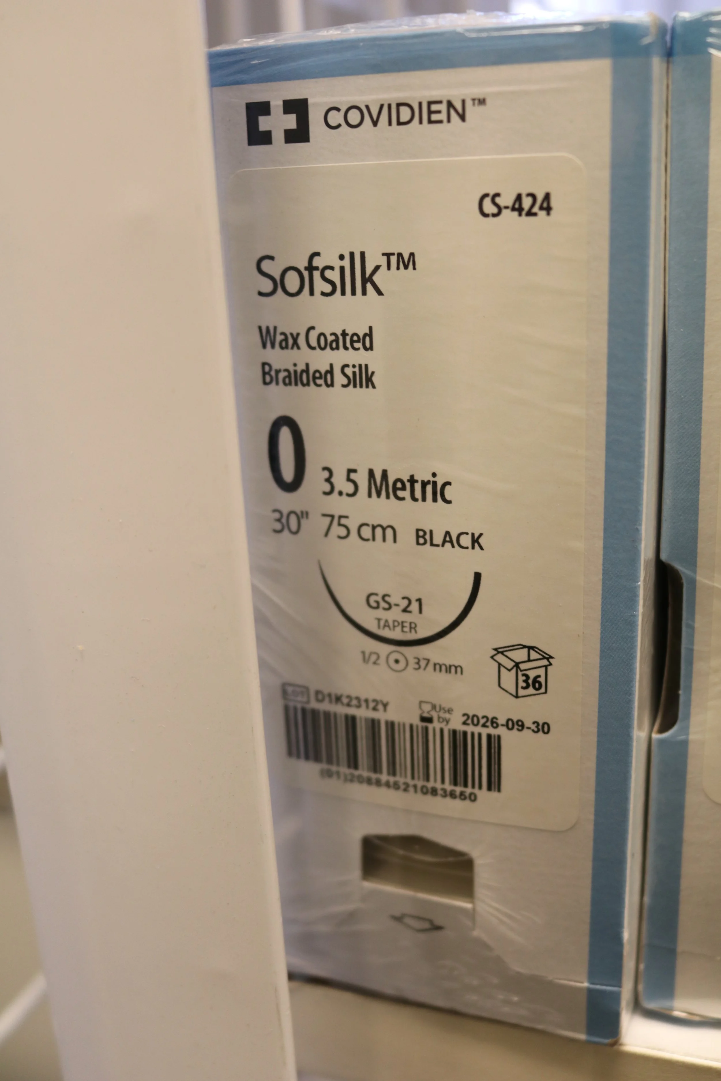 COVIDIEN | CS-424 | PACK of 36/pc | Softsilk Wax Coated Braided Silk 0 3.5 Metric 30" 75cm BLACK