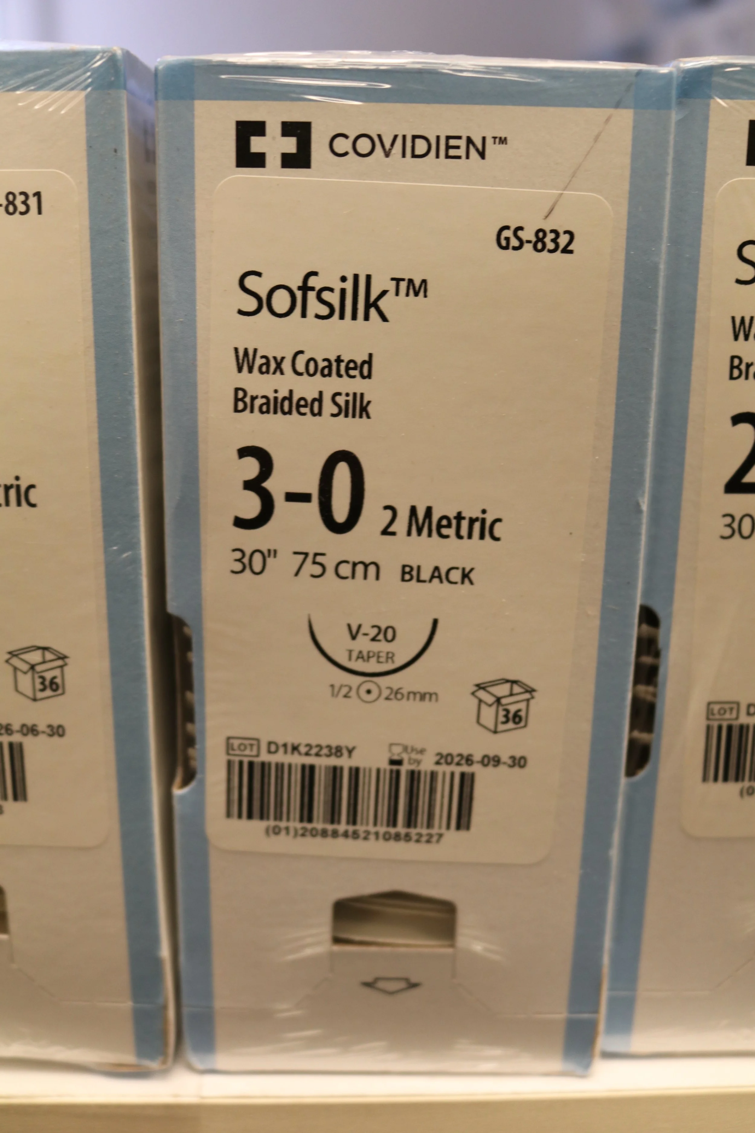 COVIDIEN | GS-832 | PACK of 36/pc | Softsilk Wax Coated Braided Silk 3-0 2 Metric 30" 75cm BLACK