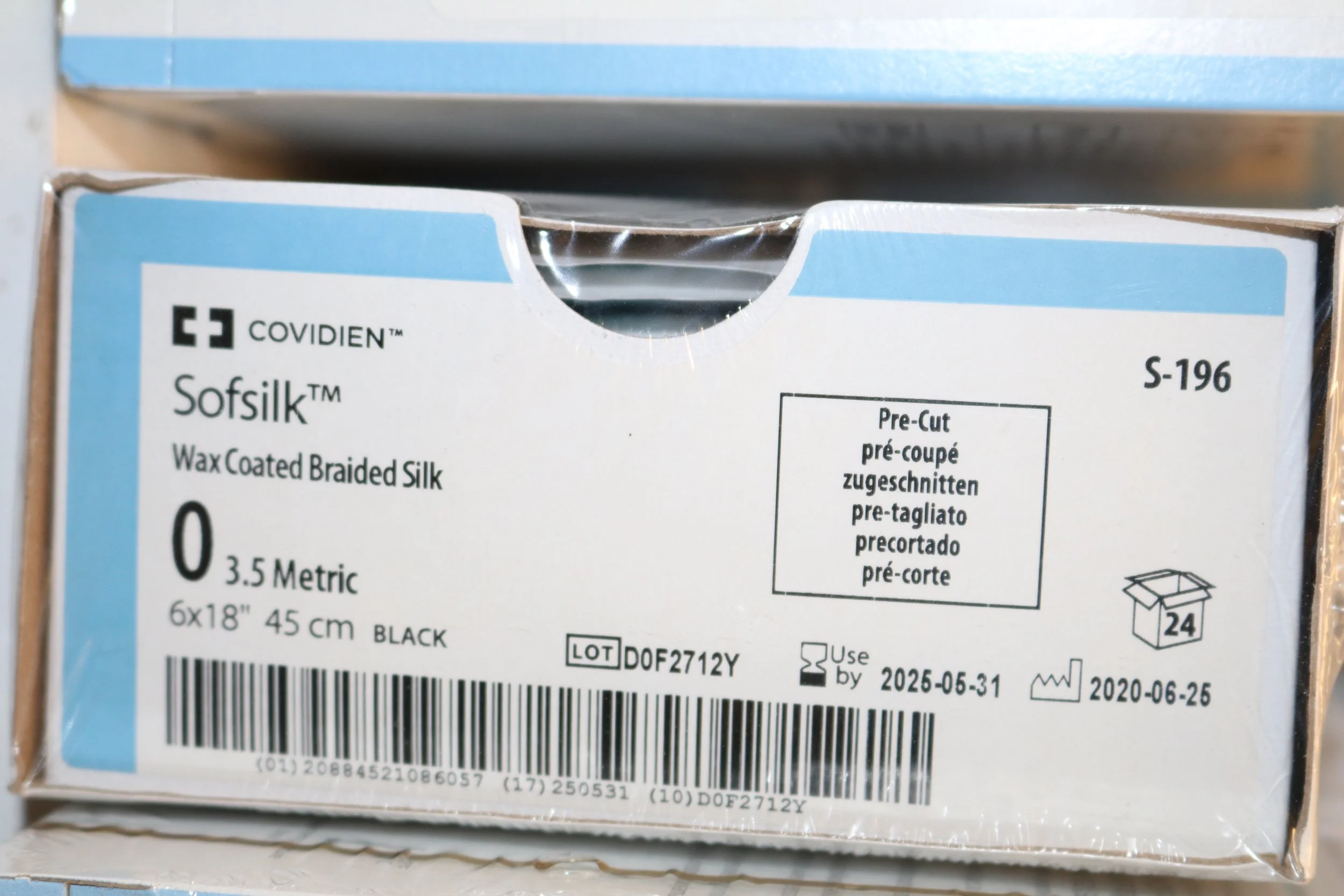 COVIDIEN | S-196 | PACK of 24/pc | Softsilk Wax Coated Braided Silk 0 3.5 Metric 6x18" 45cm BLACK