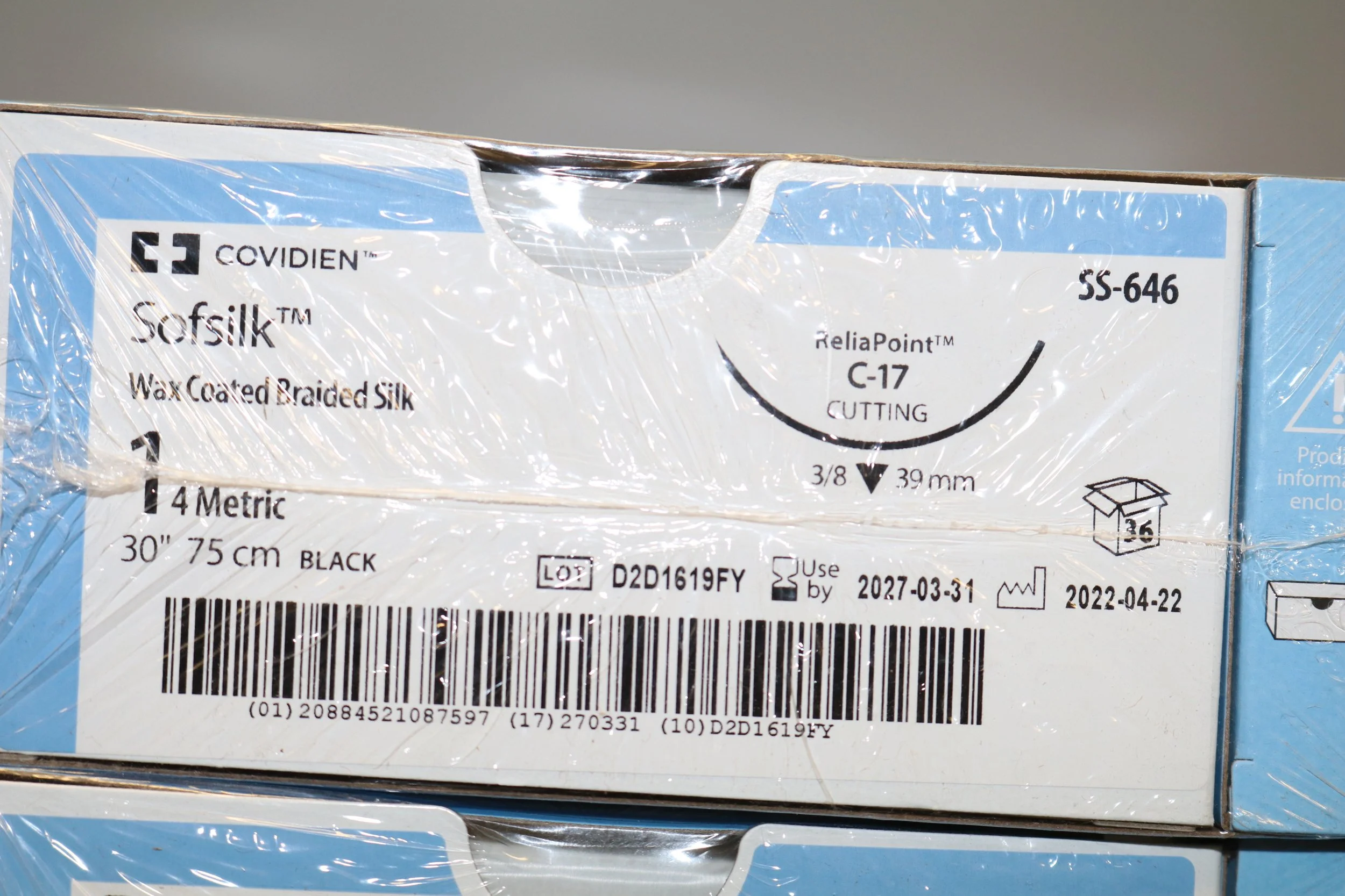 COVIDIEN | SS-646 | IN-DATE | BOX OF 36 | Softsilk Wax Coated Braided Silk 1 4 Metric 30" 75cm BLACK