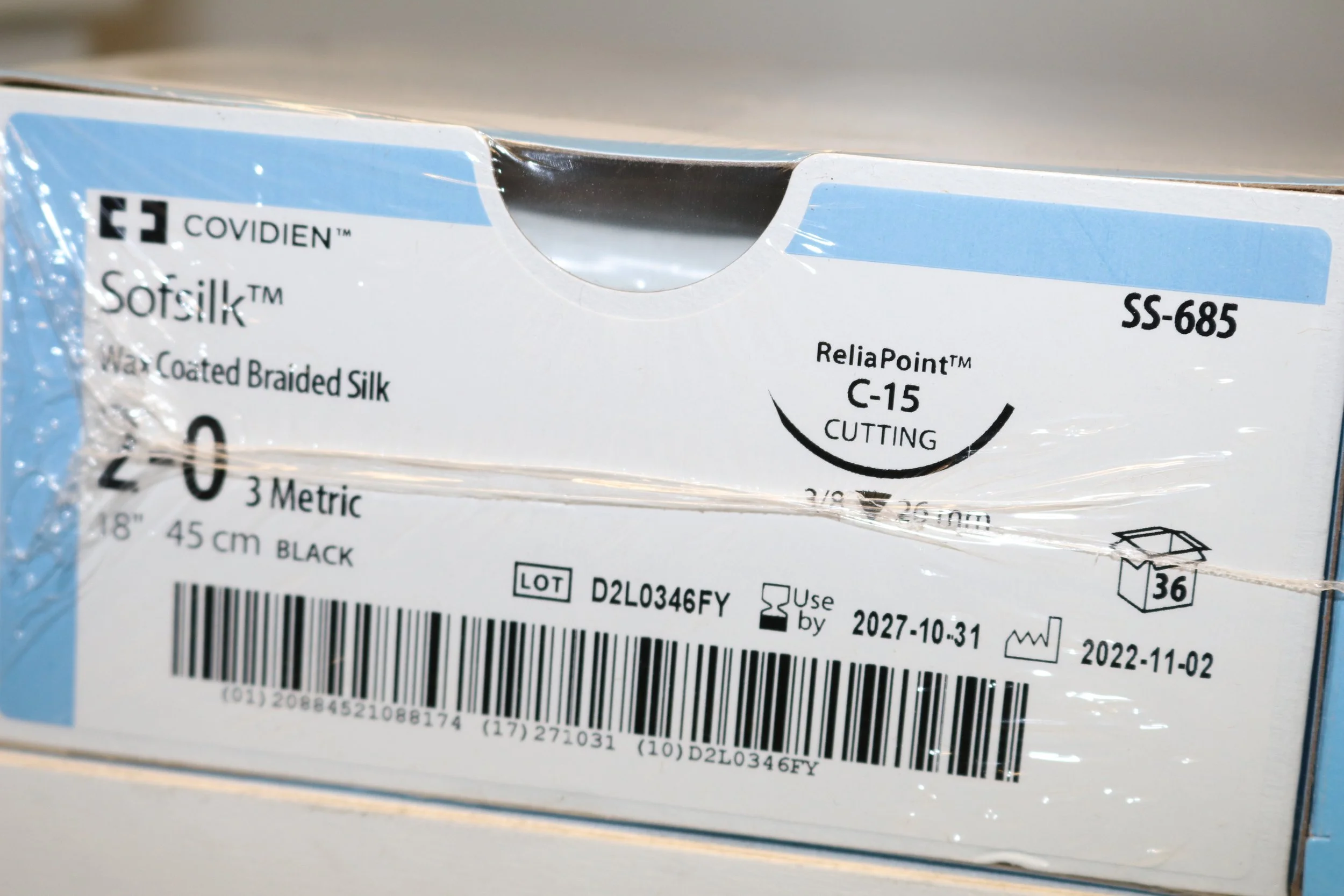 COVIDIEN | SS-685 | PACK of 36/pc | Softsilk Wax Coated Braided Silk 2-0 3 Metric 18" 45cm BLACK