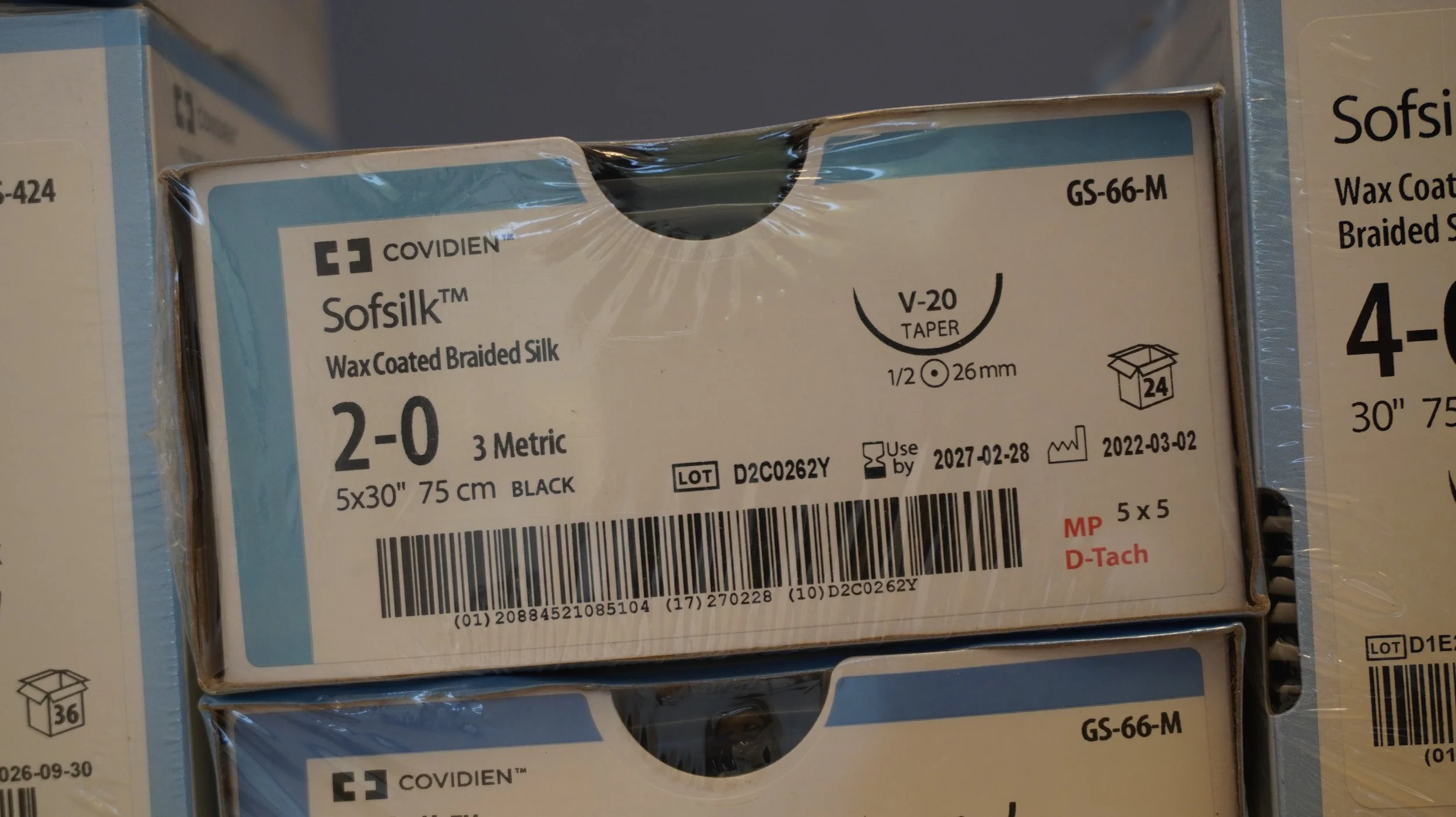 COVIDIEN | GS-66-M | PACK of 24/pc | Sofsilk Wax Coated Braided Silk 2-0 3 Metric 5x30" 75cm BLACK