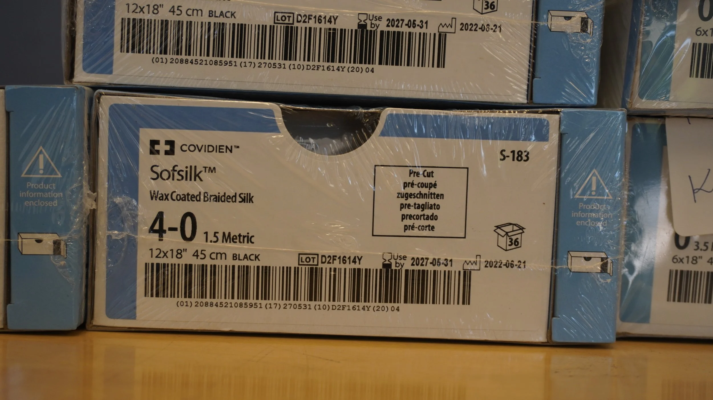 COVIDIEN | S-183 | PACK of 36/pc | Sofsilk Wax Coated Braided Silk 4-0 1.5 Metric 12x18" 45cm BLACK