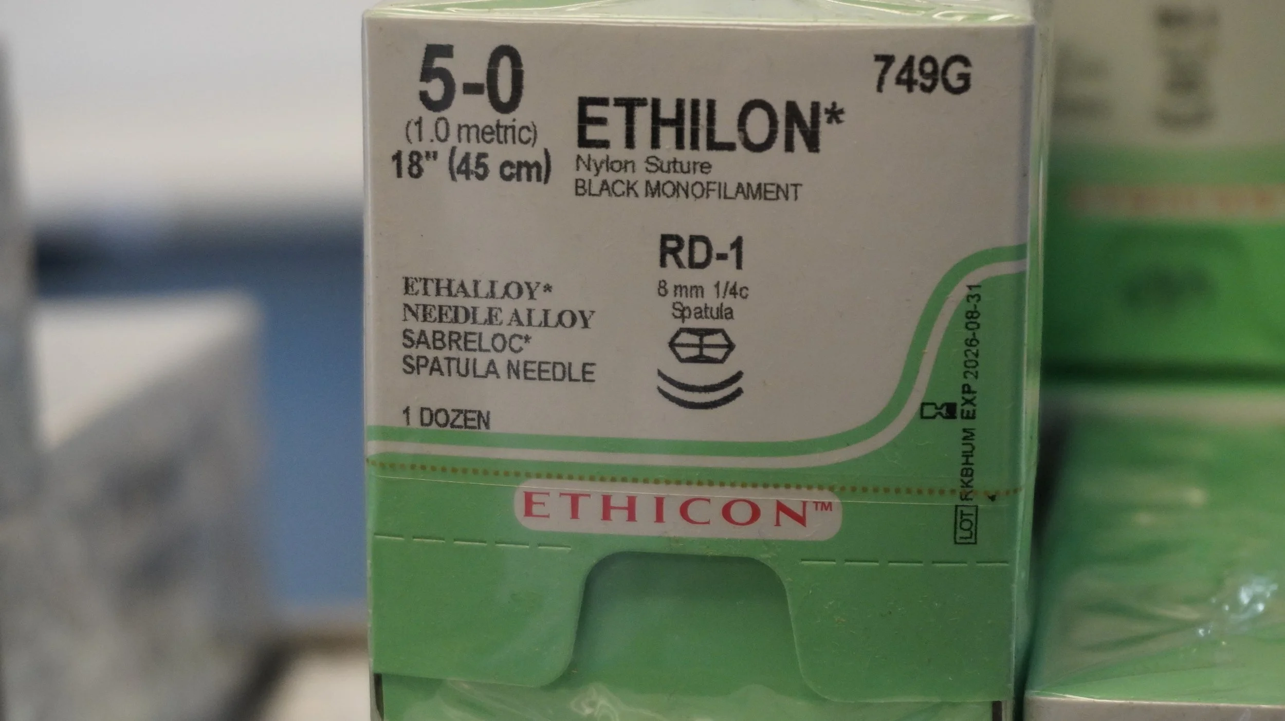 ETHICON | 749G | IN-DATE | BOX OF 12 | ETHILON Nylon Suture Black Monofilament 5-0 18"