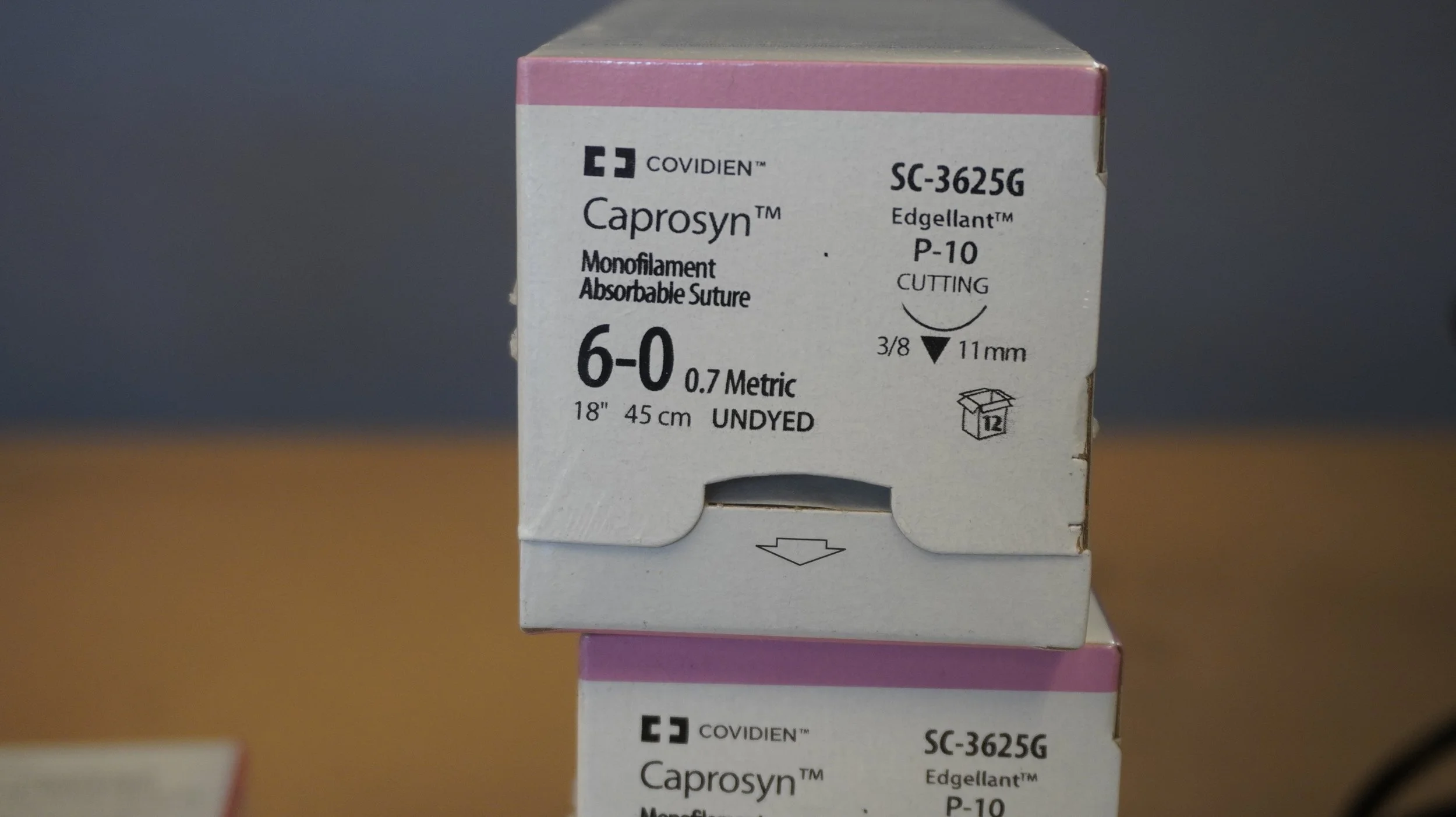 COVIDIEN | SC-3625G | PACK of 12/pc | Caprosyn Monofilament Absorbable Suture 6-0 0.7 Metric 18" 45cm UNDYED