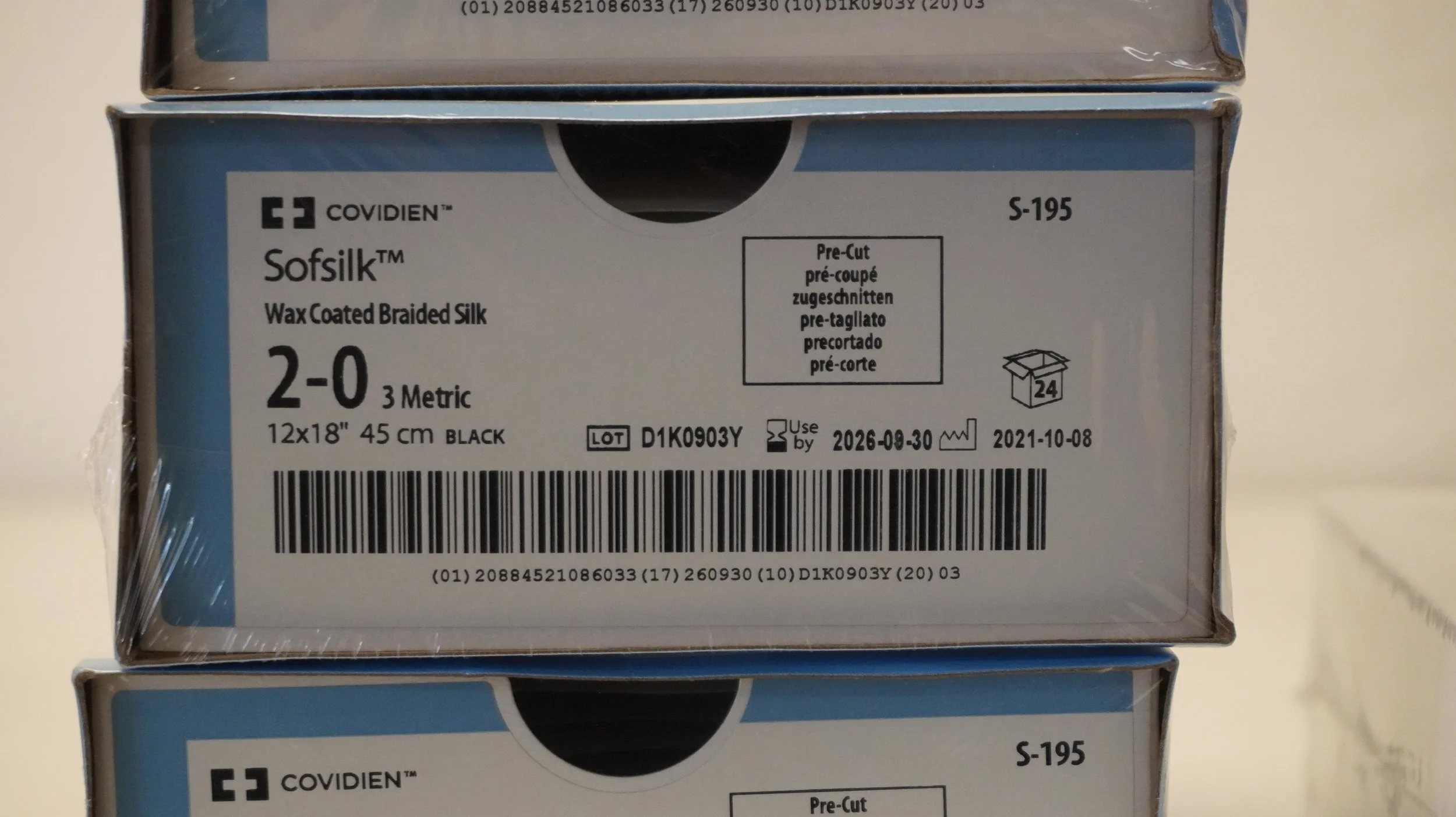 COVIDIEN | S-195 | PACK of 24/pc | Softsilk Wax Coated Braided Silk 2-0 3 Metric 12x18" 45cm BLACK