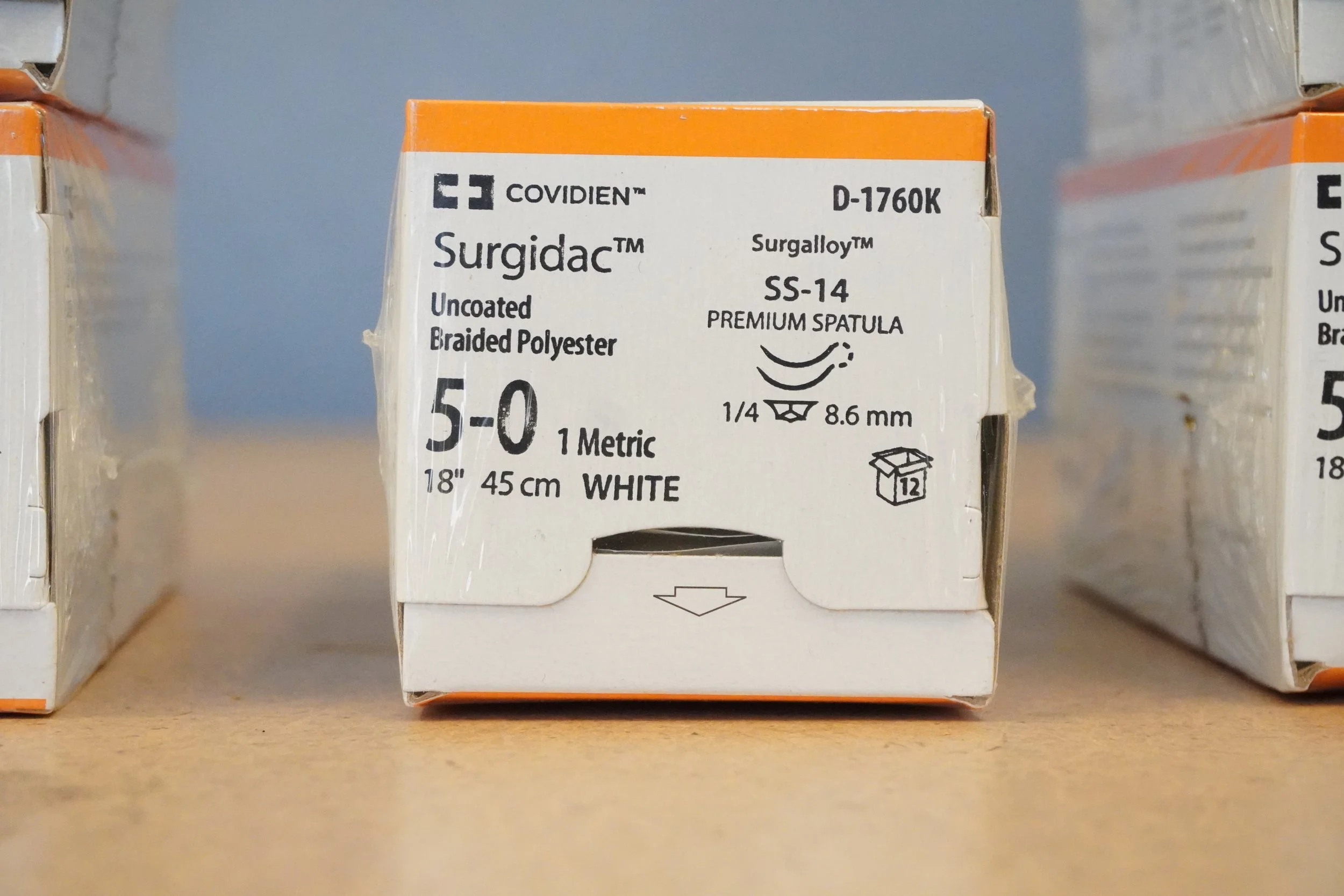 COVIDIEN | D-1760K | PACK of 12/pc | Surgidac Uncoated Braided Polyester 5-0 1 Metric 18" 45cm WHITE