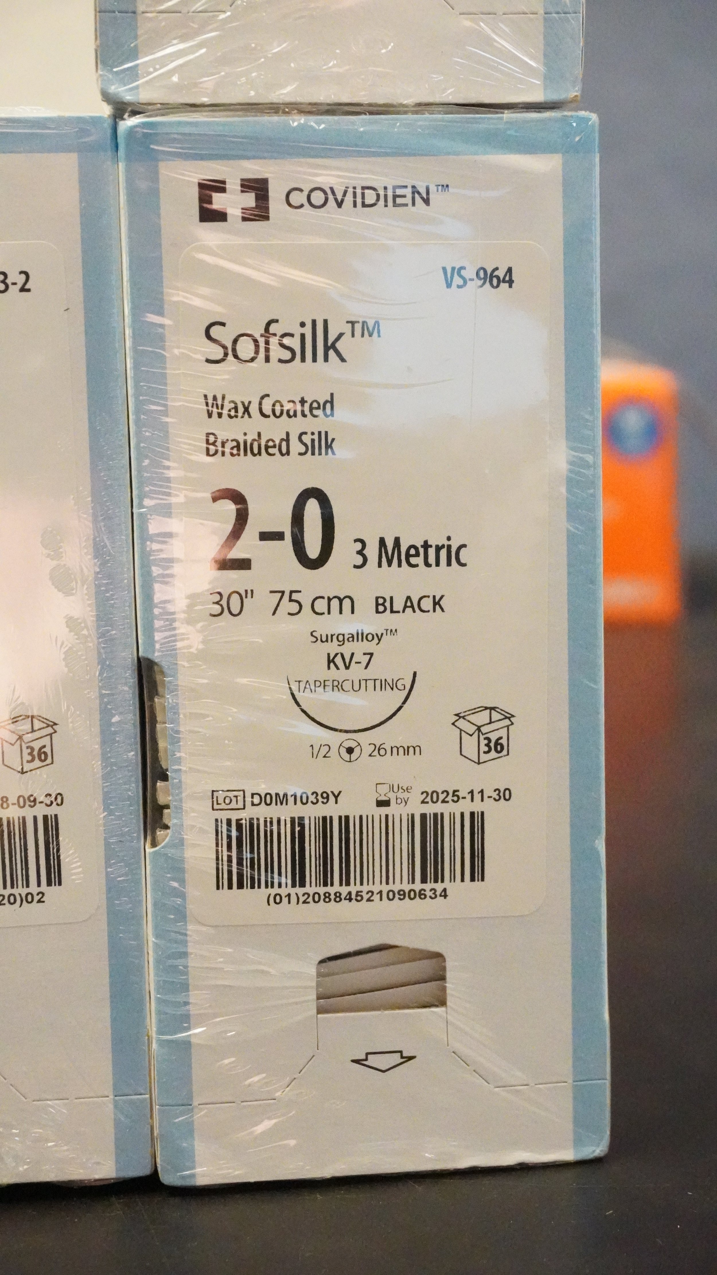 COVIDIEN | VS-964 | PACK of 36/pc | Softsilk Wax Coated Braided Silk 2-0 3 Metric 30" 75cm BLACK