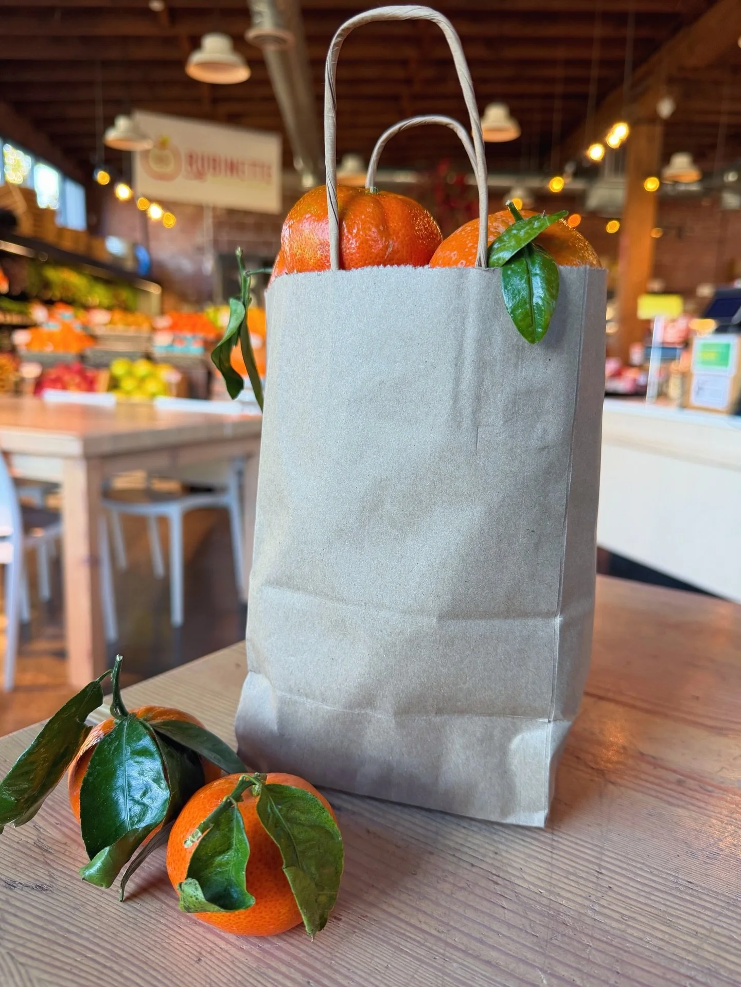 There&rsquo;s a new Stem &amp; Leaf mandarin in our grab-and-go bags. Can you guess the variety!?

Characteristics:

- High Acid + heaps of sugar = BIG flavor
- GLOSSY peel 
- Skin that clings a bit more tight to the flesh than a Satsuma
- Nearly see