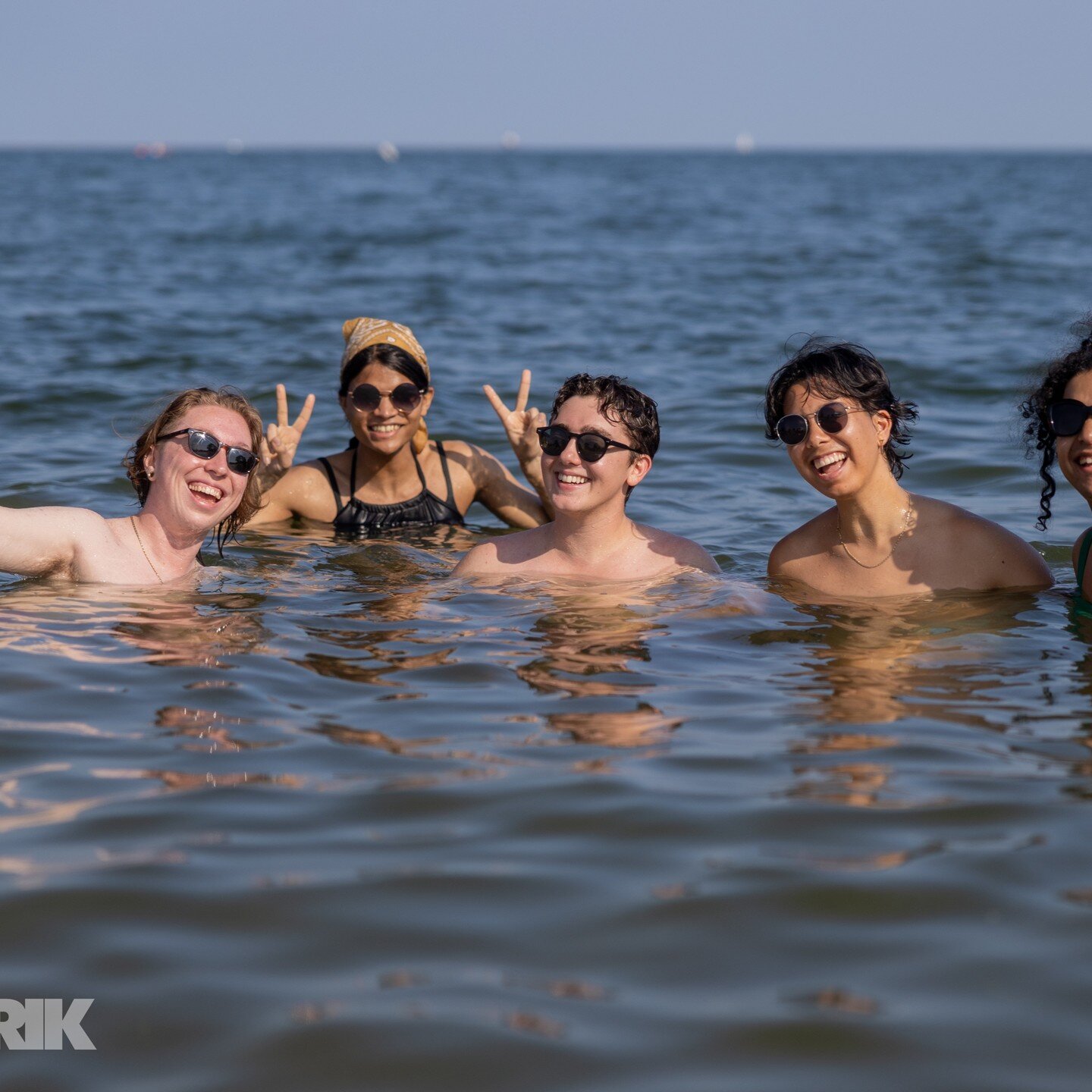 Trans beach day was cute as hell!! Thank you for coming and for sharing your trans joy with us. Think we should do more trans specific events soon? 👀 let us know!!! #nhv

Big shoutout to @peer_pride for co-organizing!! 

Photos: @photo.ellektrik

No