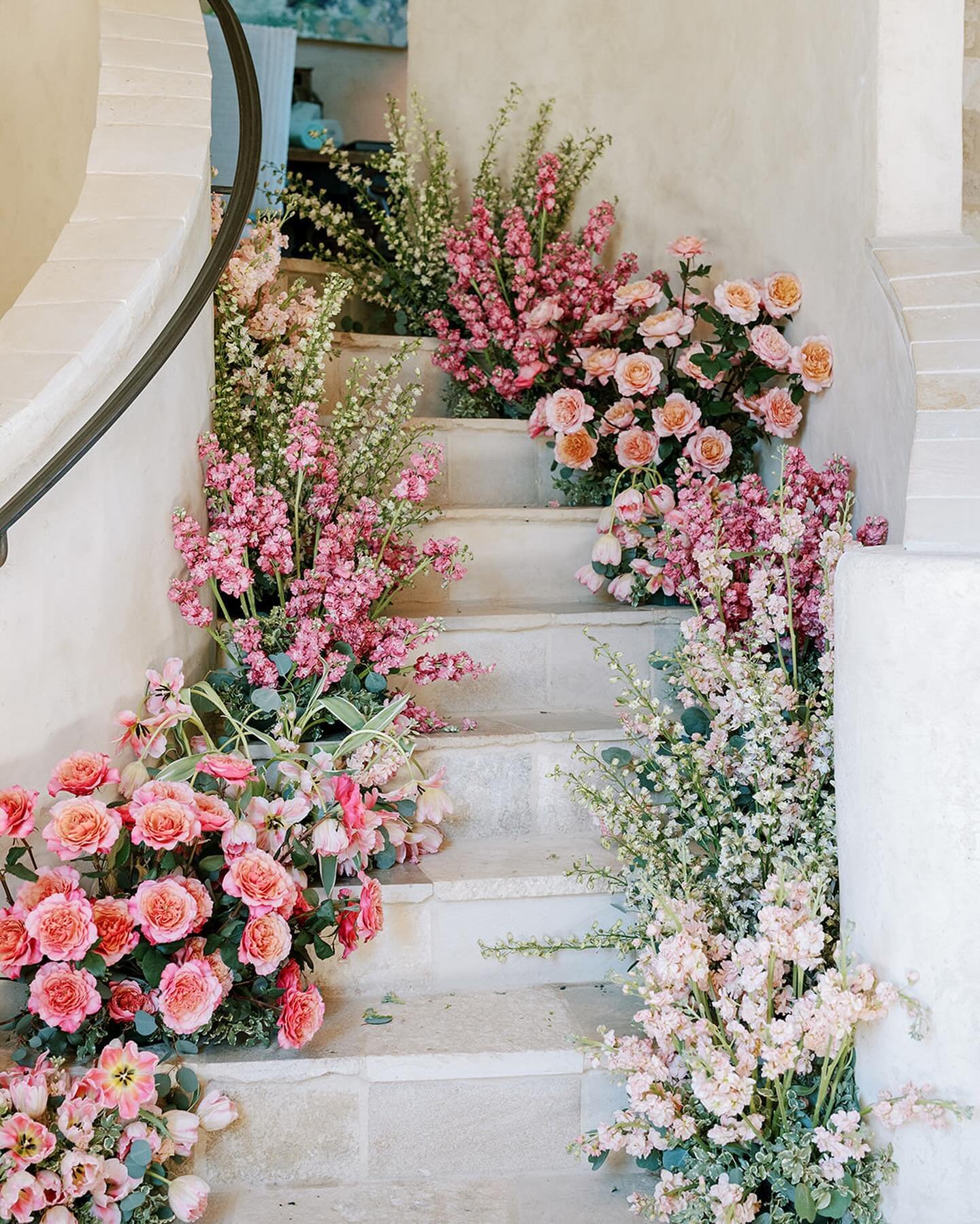 A grand floral staircase entrance ✨

Host: @styledshootsacrossamerica 
Planning: @heatherbengeofficial 
Assistant Planners: @alexiawoolumssaa @amodernfete @lacedwithgraceinfo @akbrides
Venue: @sunstonewinery @sunstonevilla 
Hair &amp; Makeup: @sunkis
