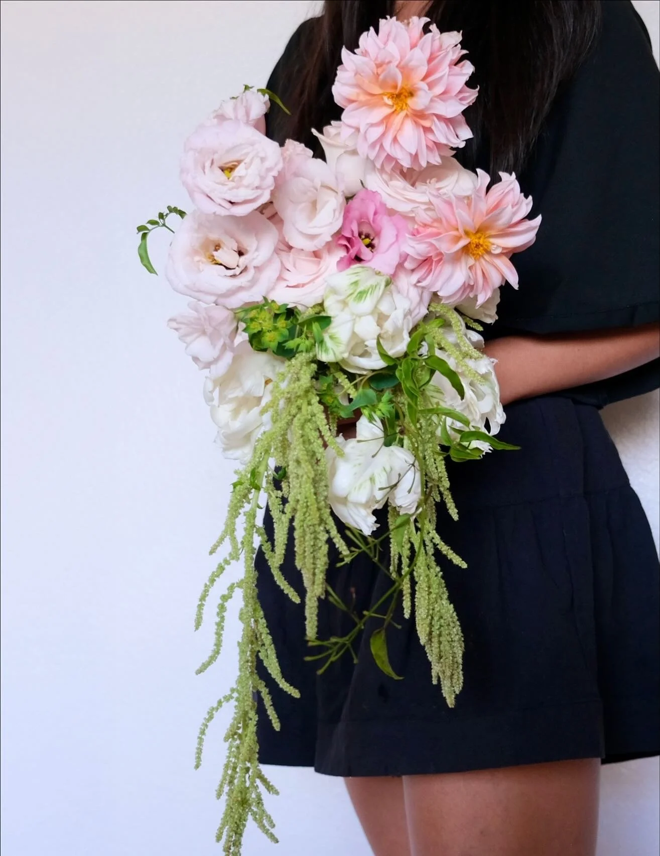 Fun bridal bouquet from last weekend! 

#weddingflorist #weddingflowers #hawaiiwedding #oahuwedding #honoluluwedding #oahuflorist #honoluluflorist #waikikiwedding #weddingbouquet #bridalbouquet #weddingbouquet #cascadingbouquet #destinationwedding #l