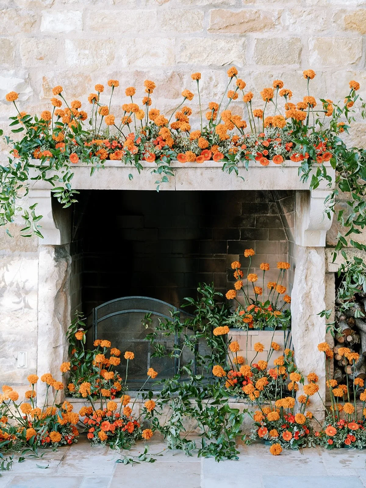 Happy marigold season🧡 Simple and beautiful!

Planning: @heatherbengeofficial 
Assistant Planners: @alexiawoolumssaa @amodernfete @lacedwithgraceinfo @akbrides 
Host: @styledshootsacrossamerica 
Venue: @sunstonewinery @sunstonevilla
Floral Design: @