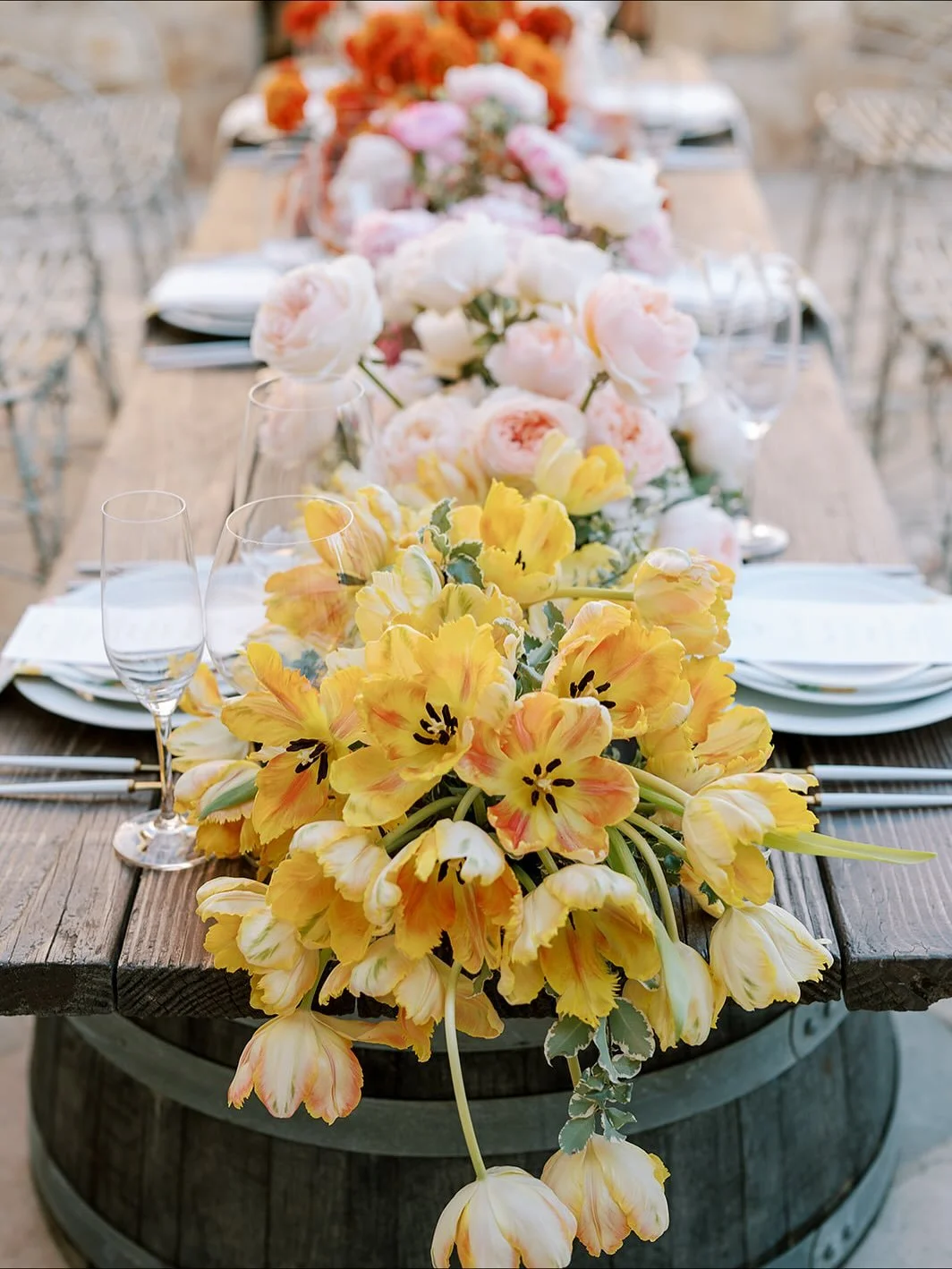 Love how this tablescape design really allows each flower variety to hold her own space and shine! ✨

Planning: @heatherbengeofficial 
Assistant Planners: @alexiawoolumssaa @amodernfete @lacedwithgraceinfo @akbrides
Host: @styledshootsacrossamerica 
