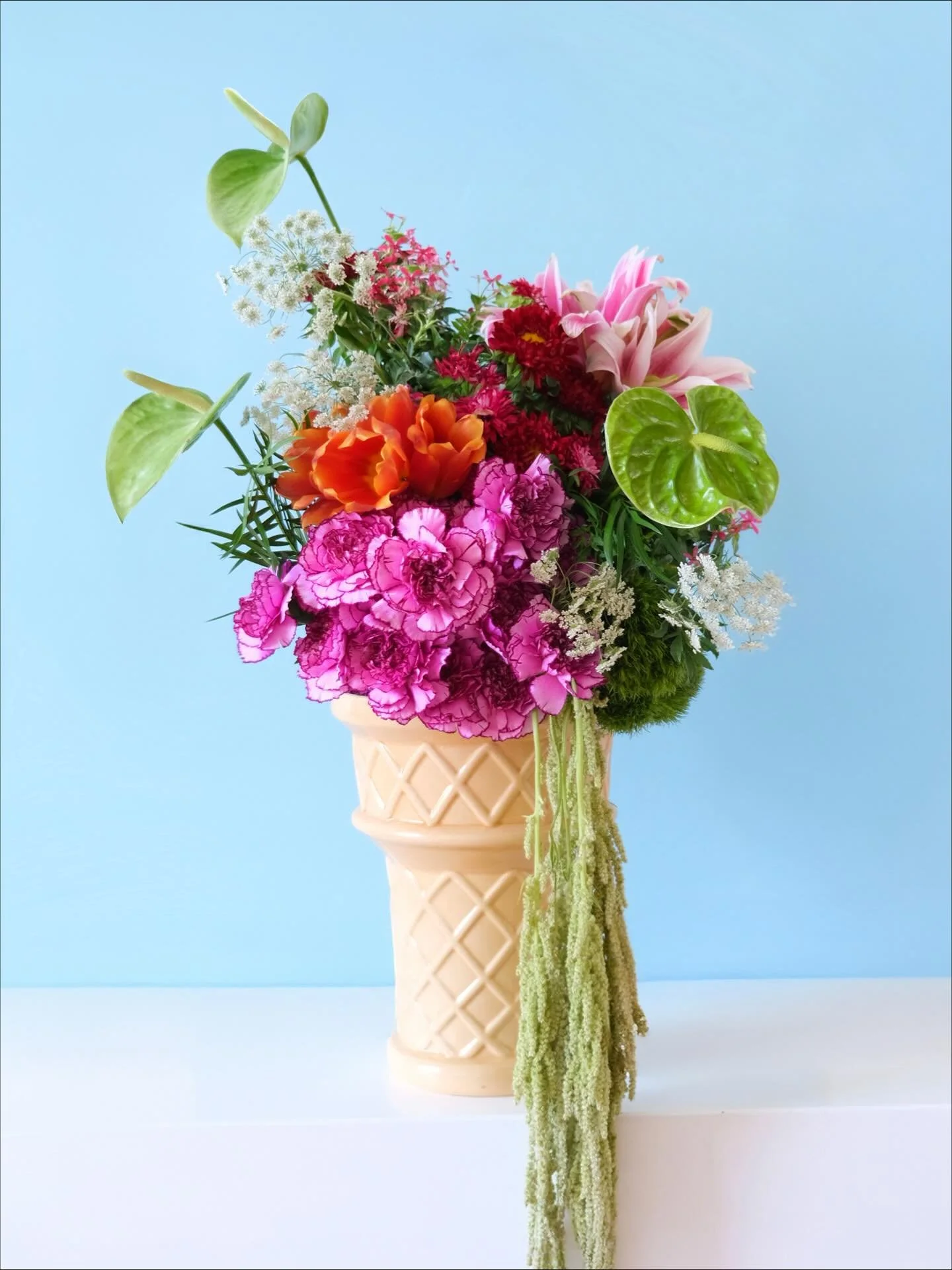 Today&rsquo;s floral art inspired by&hellip; ICE CREAM!!!

Manifesting a tasty floral collaboration with @vanleeuwenicecream @sugarfina @milkbarstore @museumoficecream 😉

#oahuflorist #honoluluflorist #hawaiiflorist #floristsreview #floralinspiratio