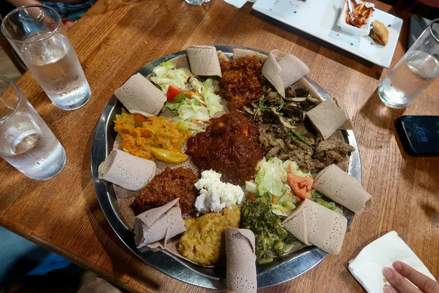 🔎✨A close-up on our meat &amp; veggie combo 🇪🇹🍽️

At the center: flavorful doro tibs 😍🍗🌿

Perfect for 5&ndash;6 people, bring your crew and experience Addis-style communal eating 👯&zwj;♀️👯

📍3467 El Cajon Blvd, San Diego CA

⏰Open everyday 