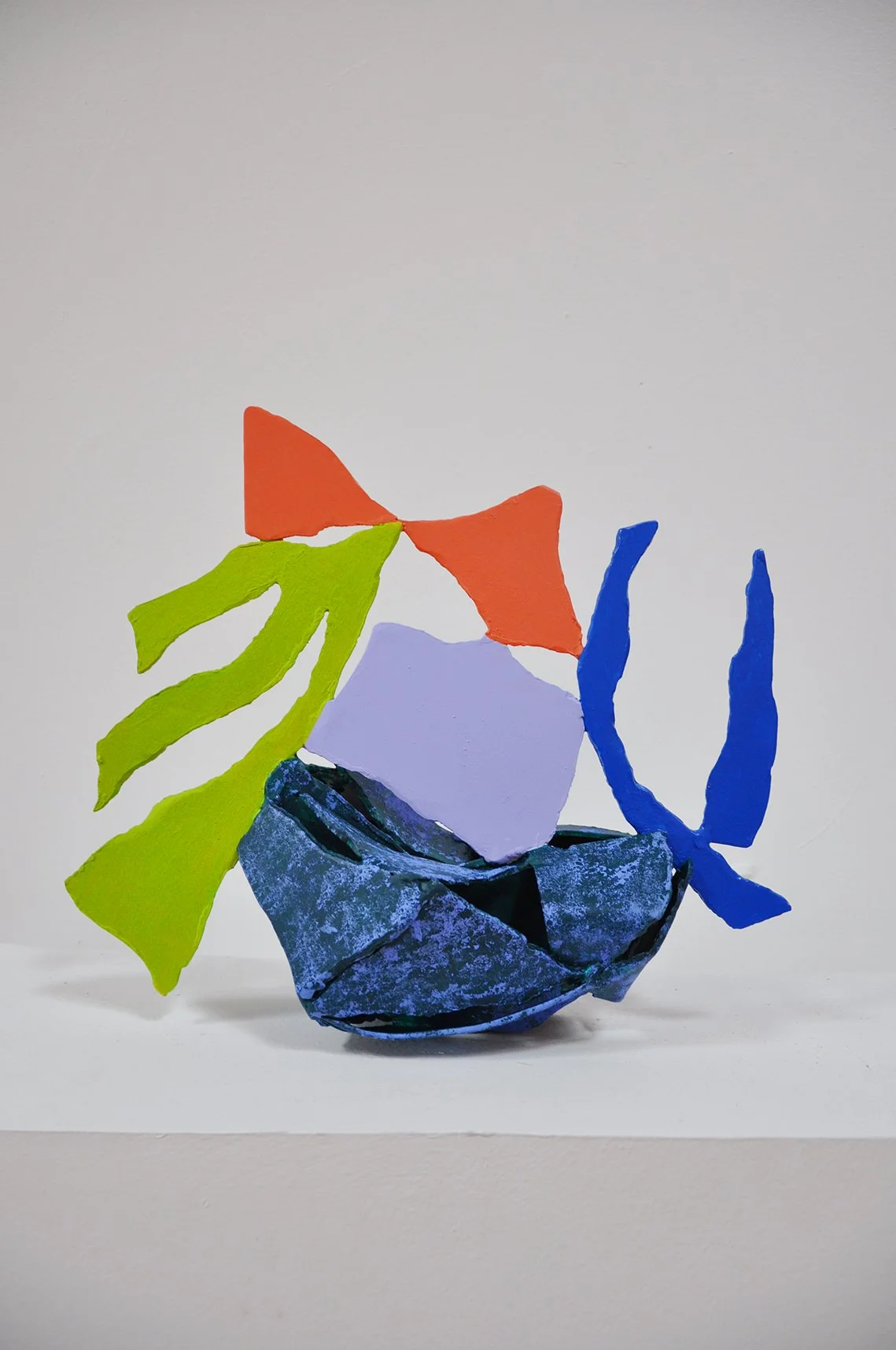 Murmullo. 15x14x5 inches. Steel, Acrylic paint.