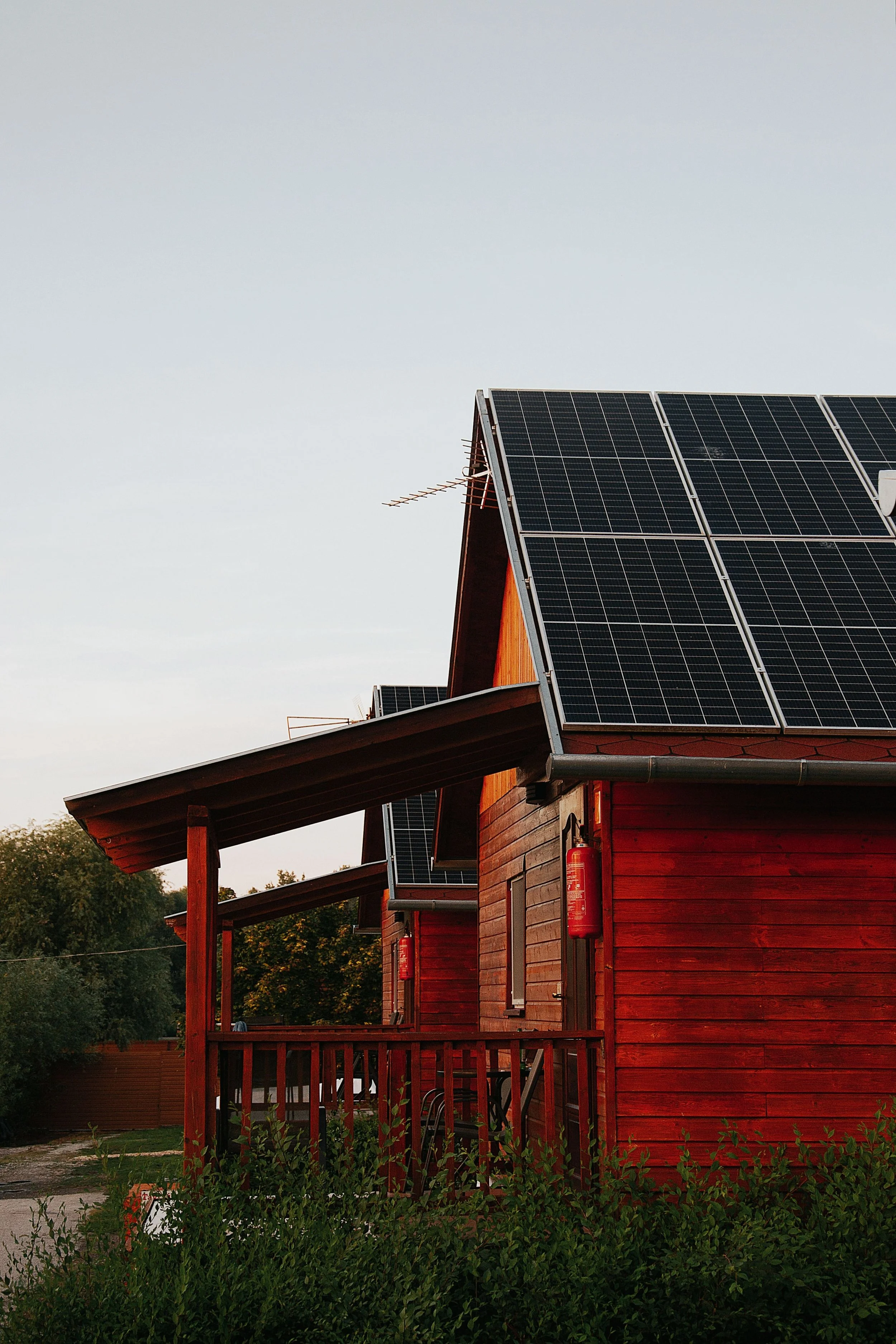 DC vs AC Electricity in Solar Systems: What’s the Difference?