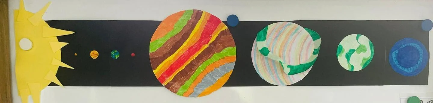 Représentation artisanale du système solaire par les élèves de l’École Montessori Fare Anuanua à Moorea