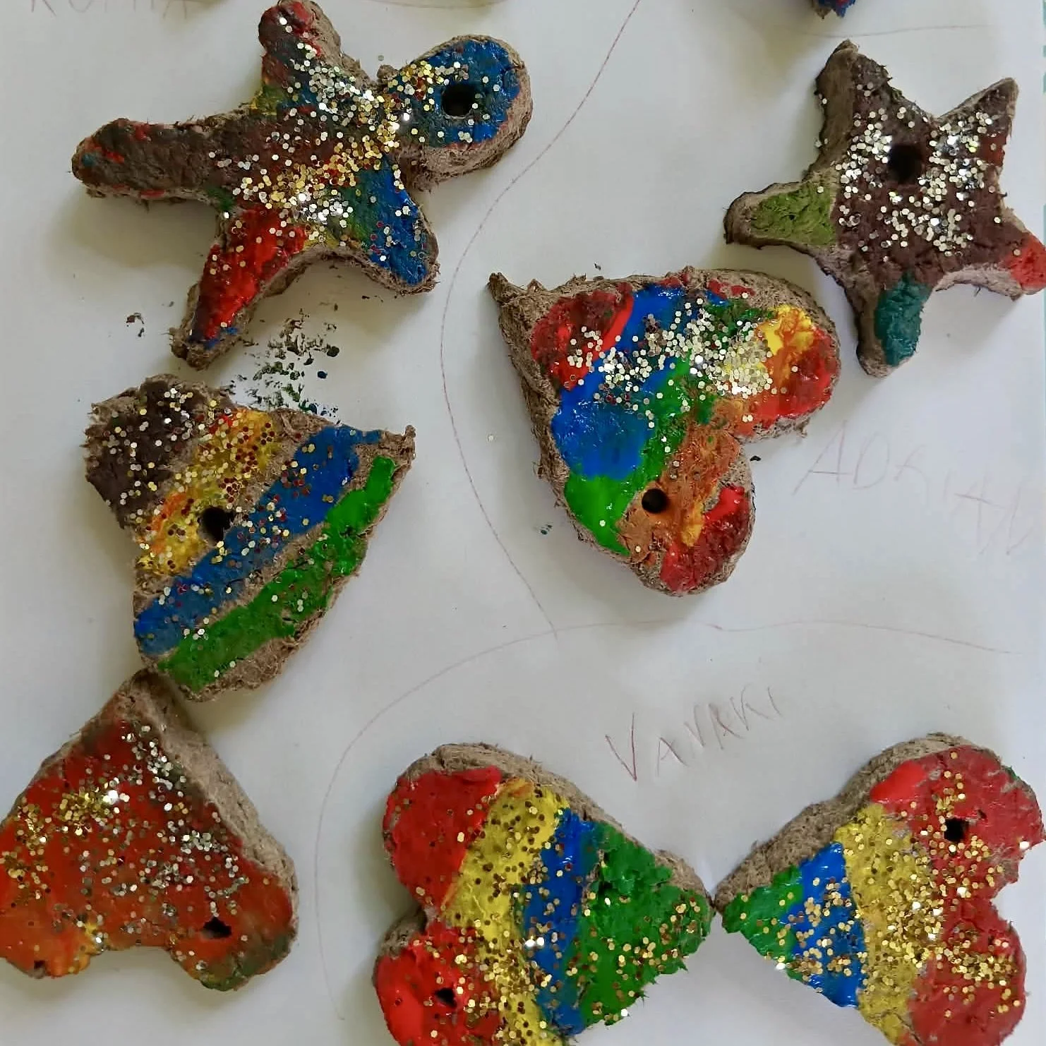 Atelier de création pendant les stages vacances à l’École Fare Anuanua à Moorea