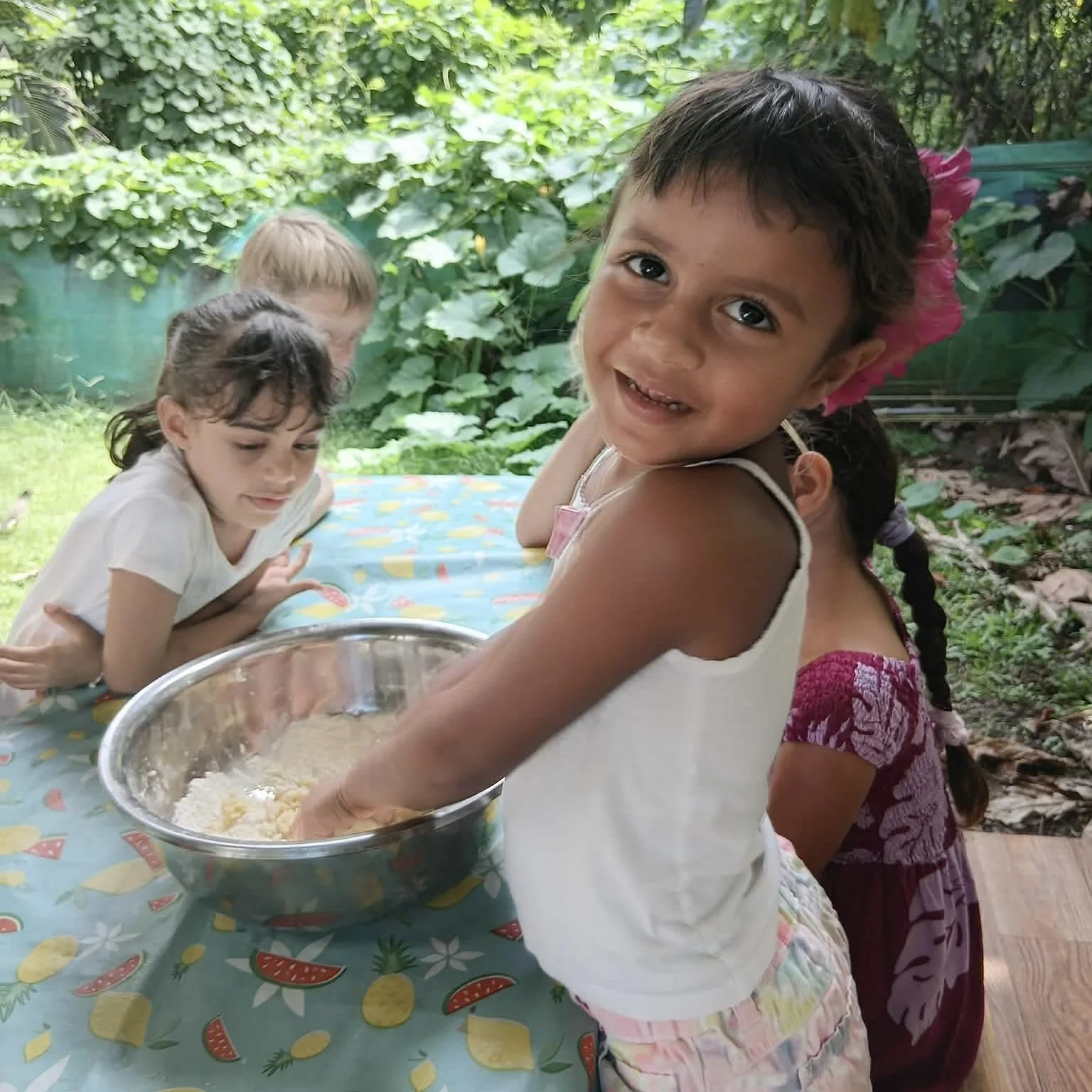 Enfant participant au stage vacances du Fare Anuanua