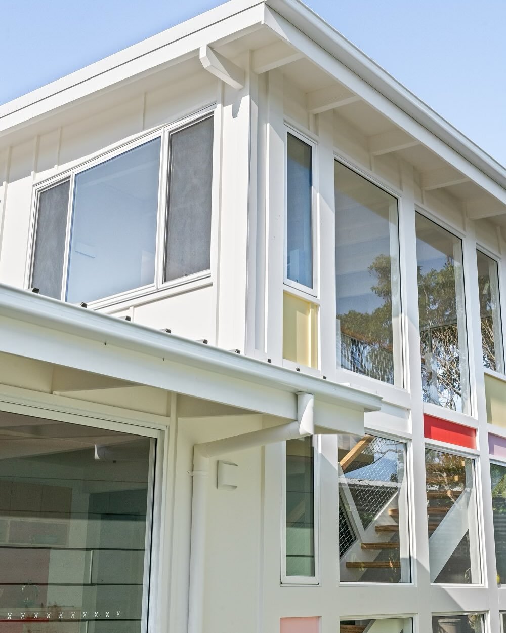 -Highview drive-
Basic materials (fibre cement &amp; trims) and a splash of colour made this detail very effective.
