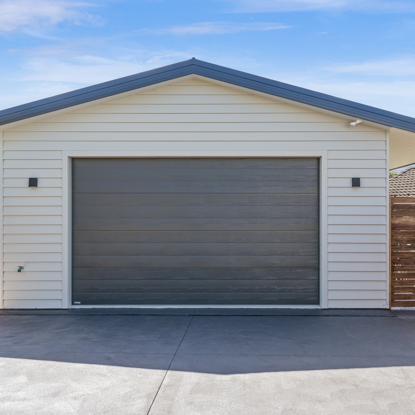 Shed goals! Our Vista Drive project got the full treatment: hand-framed, no quad or external pine, and a cladding set-out with intention.