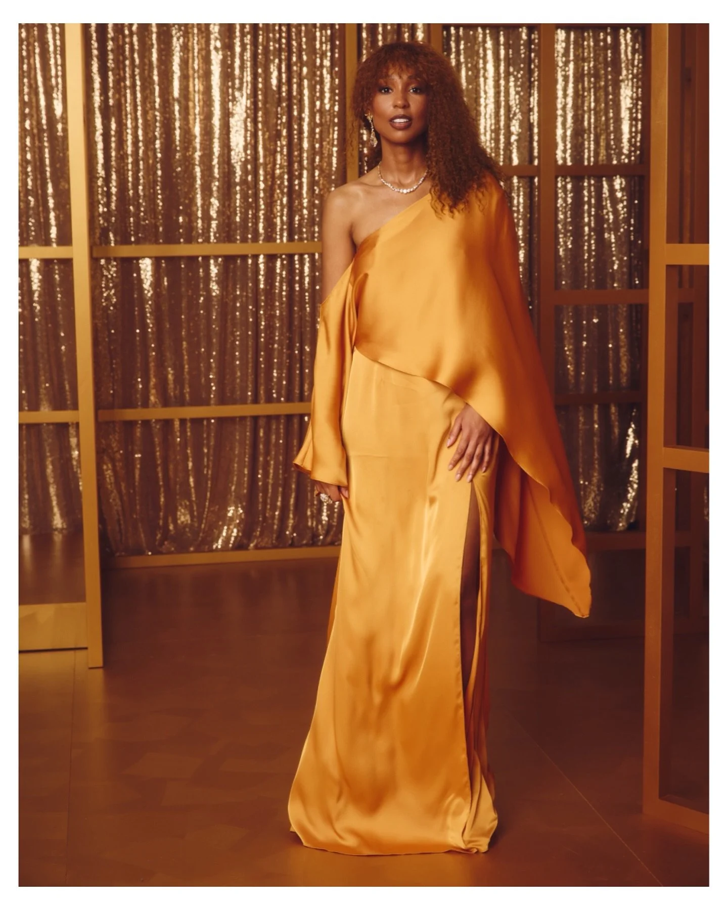 a lovely time at the @cma awards😌

jewelry: @alexisbittar 
gown: @andreaiyamah 
heels: @valentinarangoni from @cldstyle 

styled by @stephanijstyle 
hair by mama @fourallmygirls 
📸: @katiekauss @thekamrenkennedy