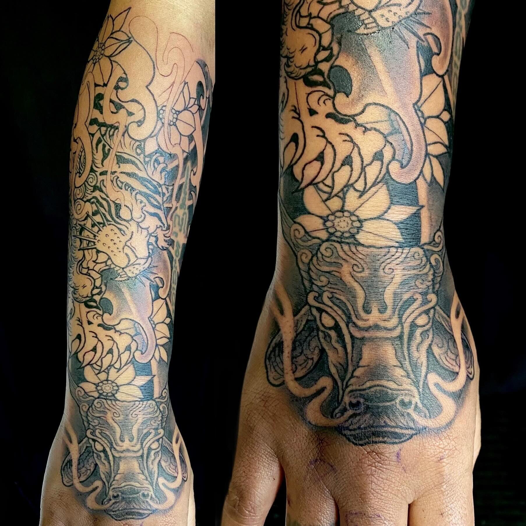 Beginning. 
.
.
.
.
.
.
.
.

#tattoo #tattoos #tattooed #tattooartist #cohenfloch  #victoriatattoo #yyjtattoo #vanisletattoo  #vancouvertattoo #tattoodo  #inked #刺青 #tattooworkers #tattoolife