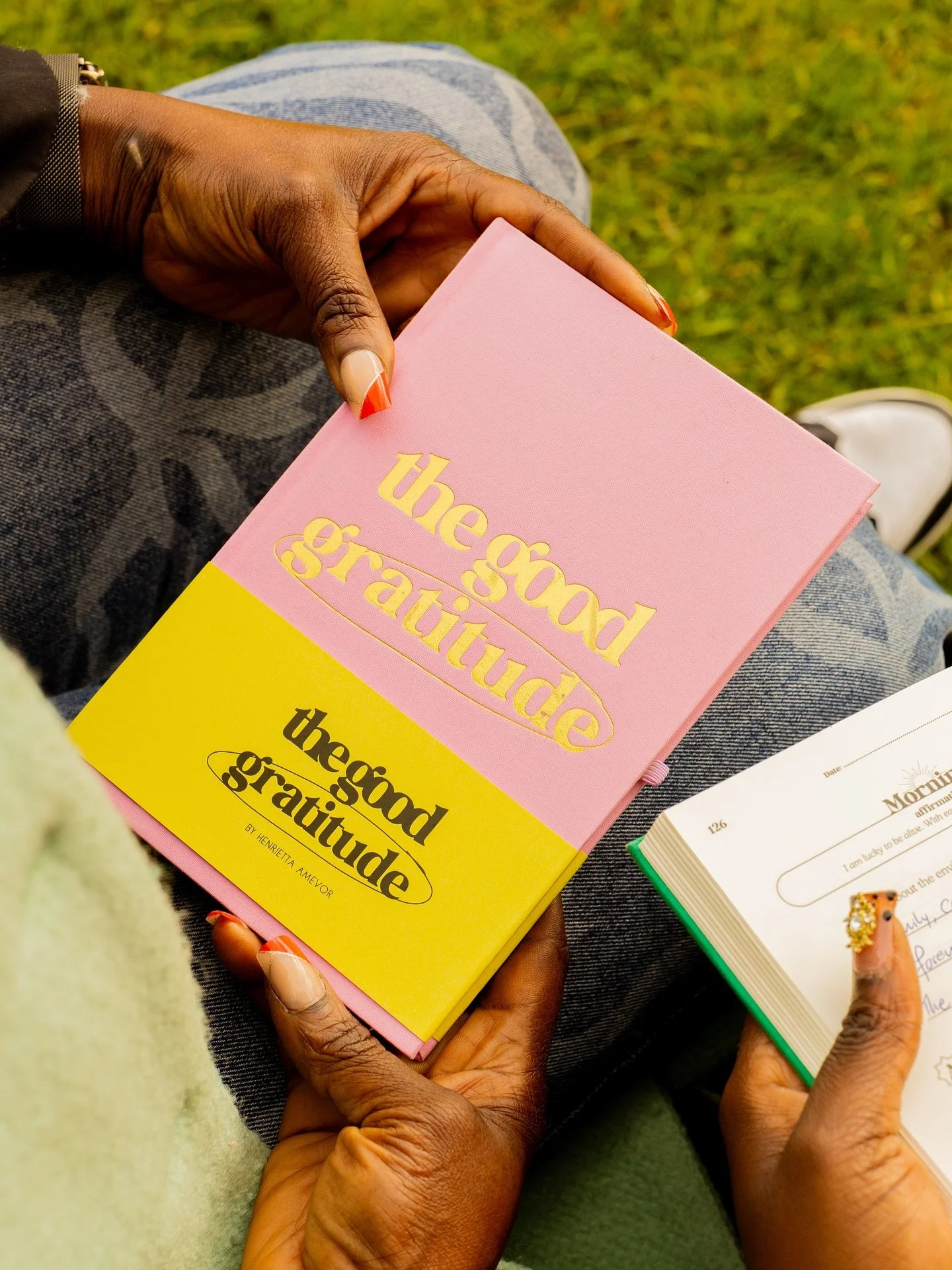 your therapist called, they said this journal&rsquo;s a great idea💛🩷💚

#thegoodgratitude #thegoodgratitudejournal #gratitude #journaling