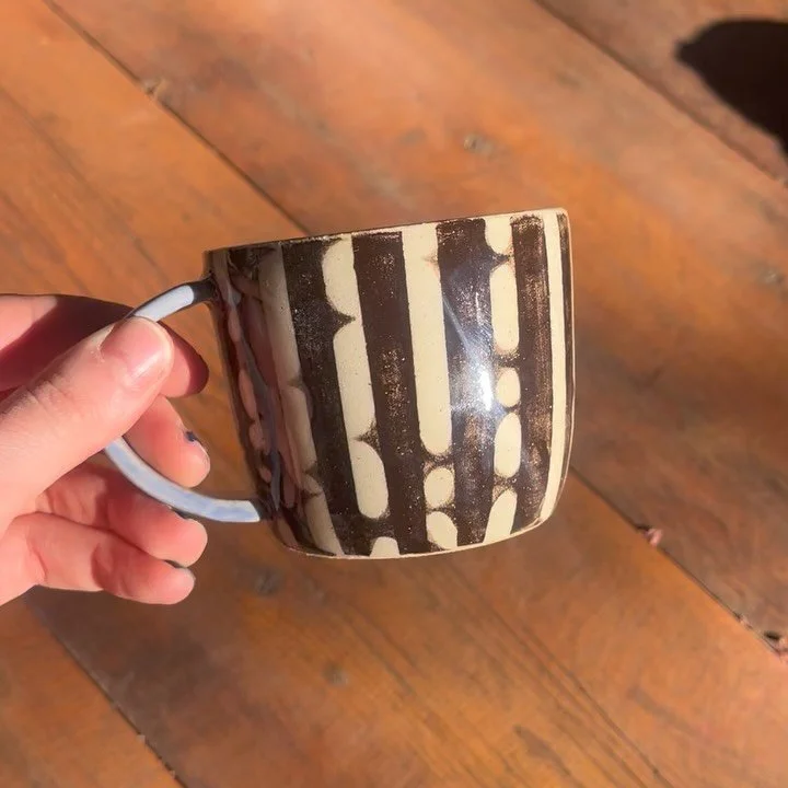 I&rsquo;m selling pots IRL in Brooklyn tomorrow @myrtlesclayhouse x @bushwickceramics !!!!!!!! 🏺🏺🏺

Come say hi and check out my newest collection of mugs, bowls, &amp; even some egg magnets. There will be ornaments painting, mini wheel throwing d
