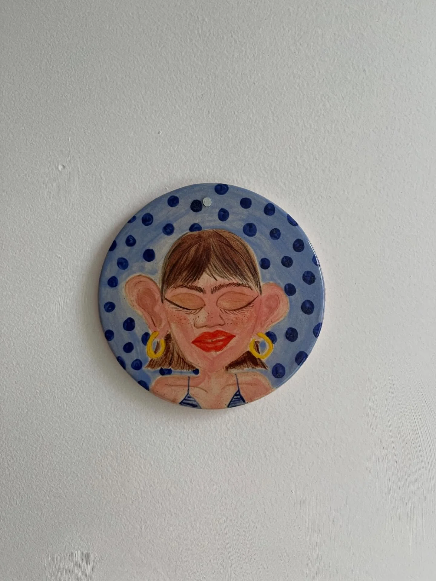 First mini caricature wall piece complete!! 👤

Thinking these would make fun customs&hellip;. would anyone perhaps be interested in that? Feeing very inspired by the visuals in my Peace Eye zine by @bijoukarman 👁️🪞🪄
