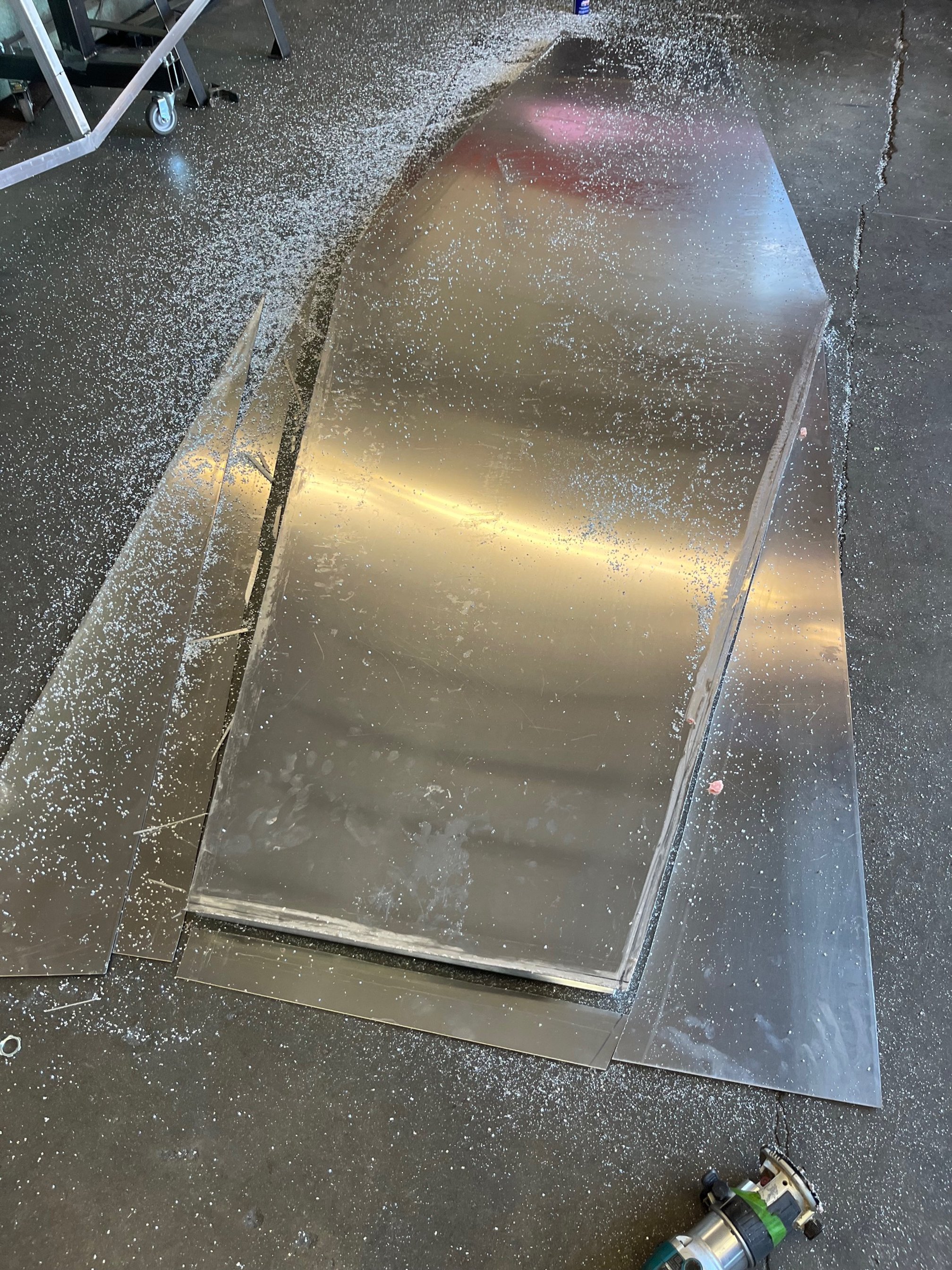 aluminum-panel-cutting-process-shop-floor.jpg