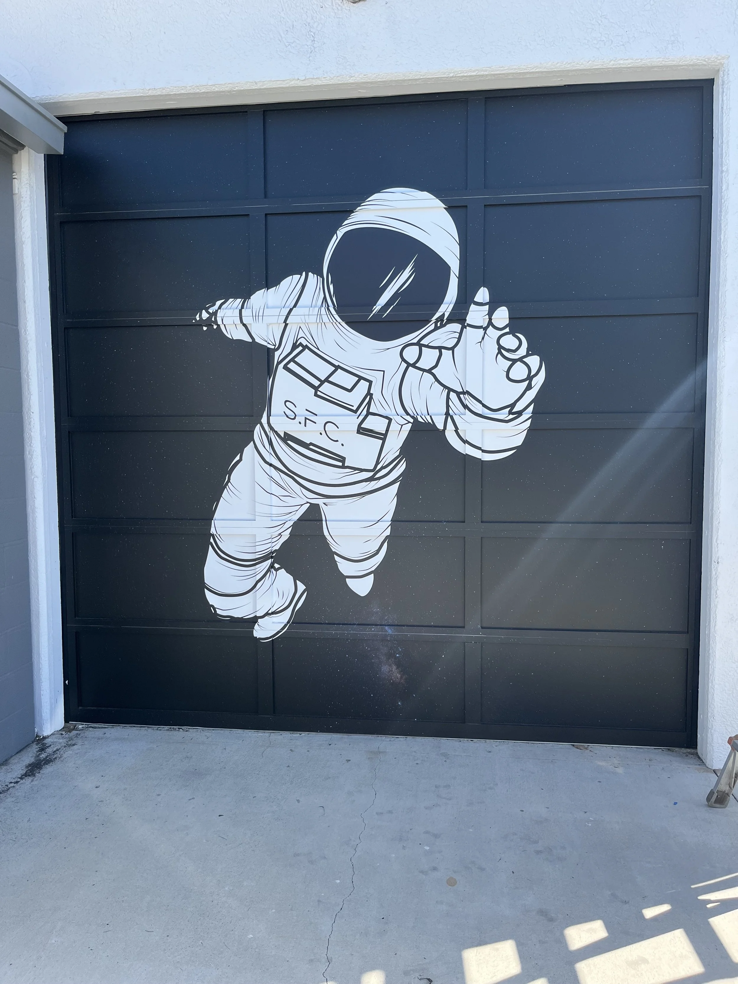 garage-door-astronaut-decal.JPG
