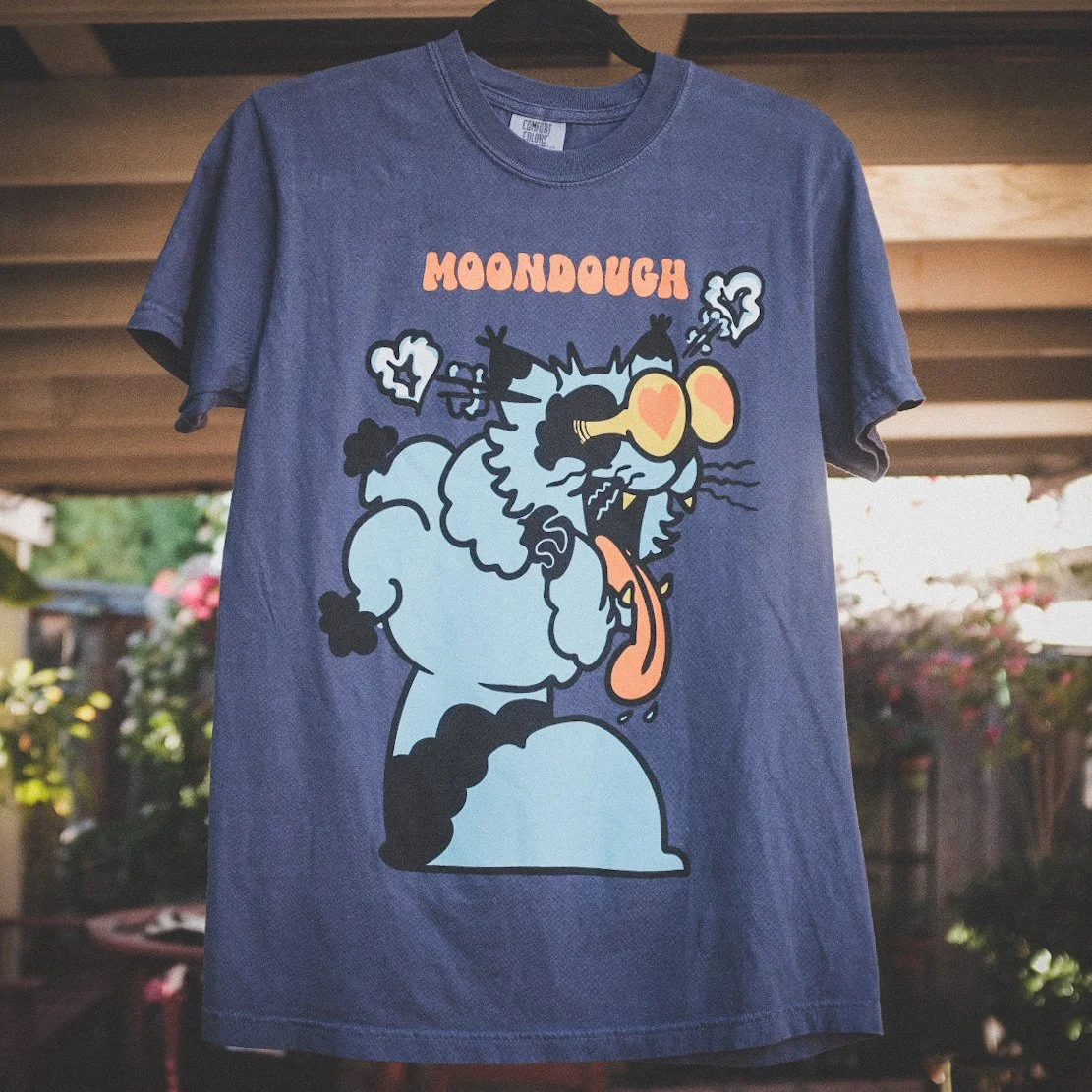 Heart Eyes Raccoon - T-SHIRT