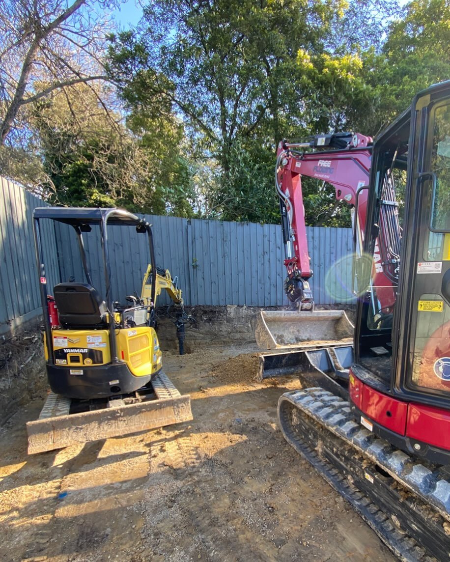 Shed cut ✔️ Spoil load out ✔️ Retaining wall holes drilled ✔️ Handling all aspects of the job making it a breeze for the client to get his slab down and build underway 💪 

#yanmarexcavator #excavation