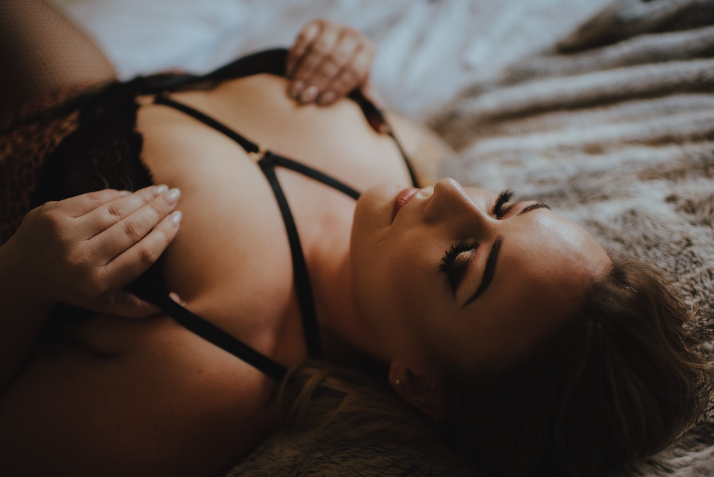 using underwear straps to make boobs look better in boudoir