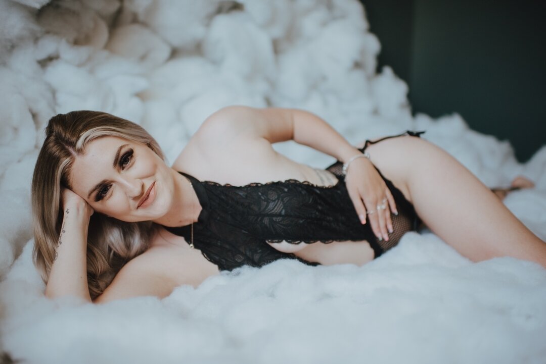 I've decided it might be worth giving this account a slight break while I create new content for everyone to enjoy!

You'll be seeing me again soon x 

@mjmakeupandbeauty_
#christchurchboudoirphotographer #selflove #harshlightportraits #bridalboudoir