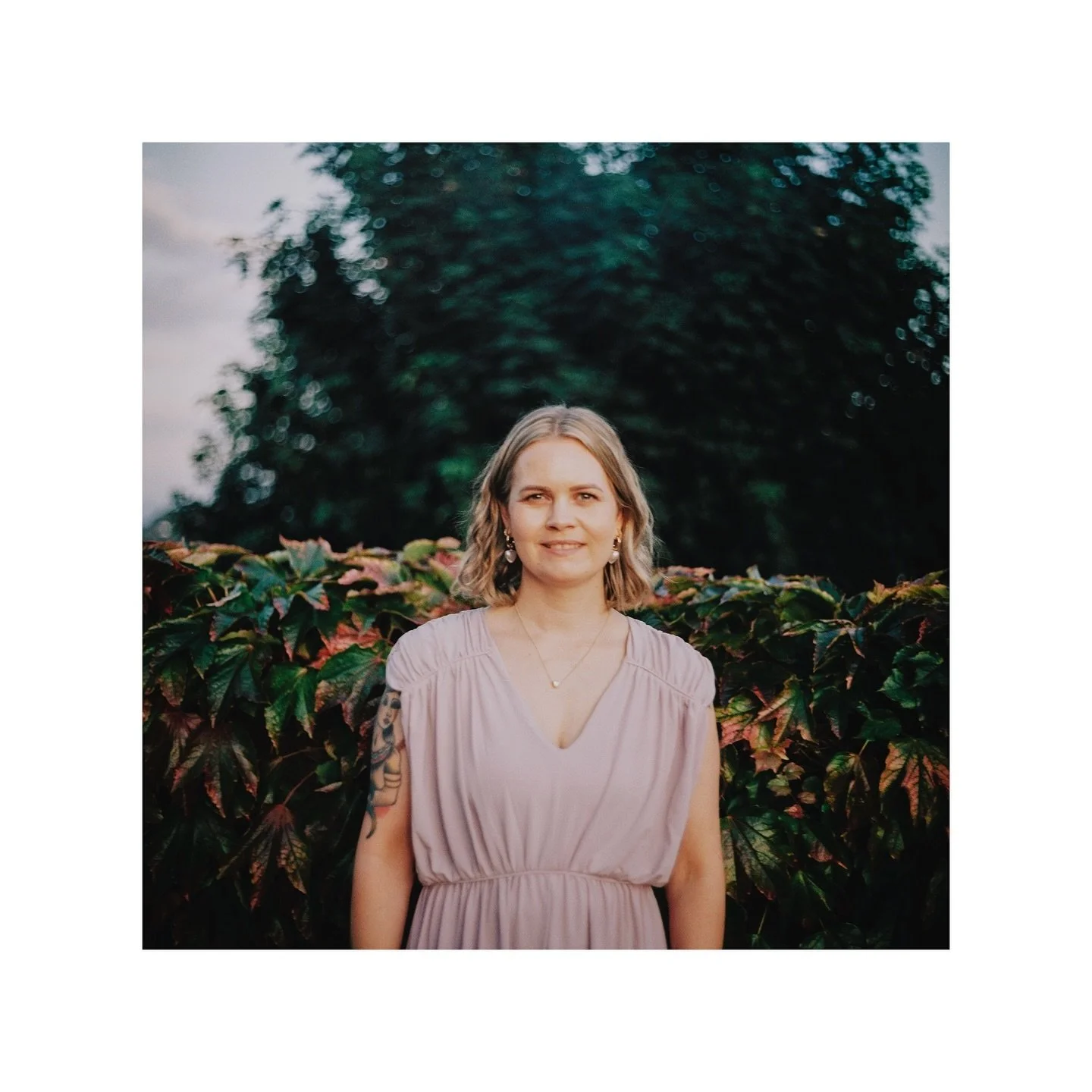 My darling wife.2024
&bull;Kiev 88
&bull;Kodak Gold 200
&bull;
&bull;
&bull;
&bull;#Roses #portrait #portraitphotography #bridesmaid #portrett #portrettfoto #bryllupsfotograf #bryllup #forloveren #norgefoto #stavangerfotograf #stavangerfoto #focussta