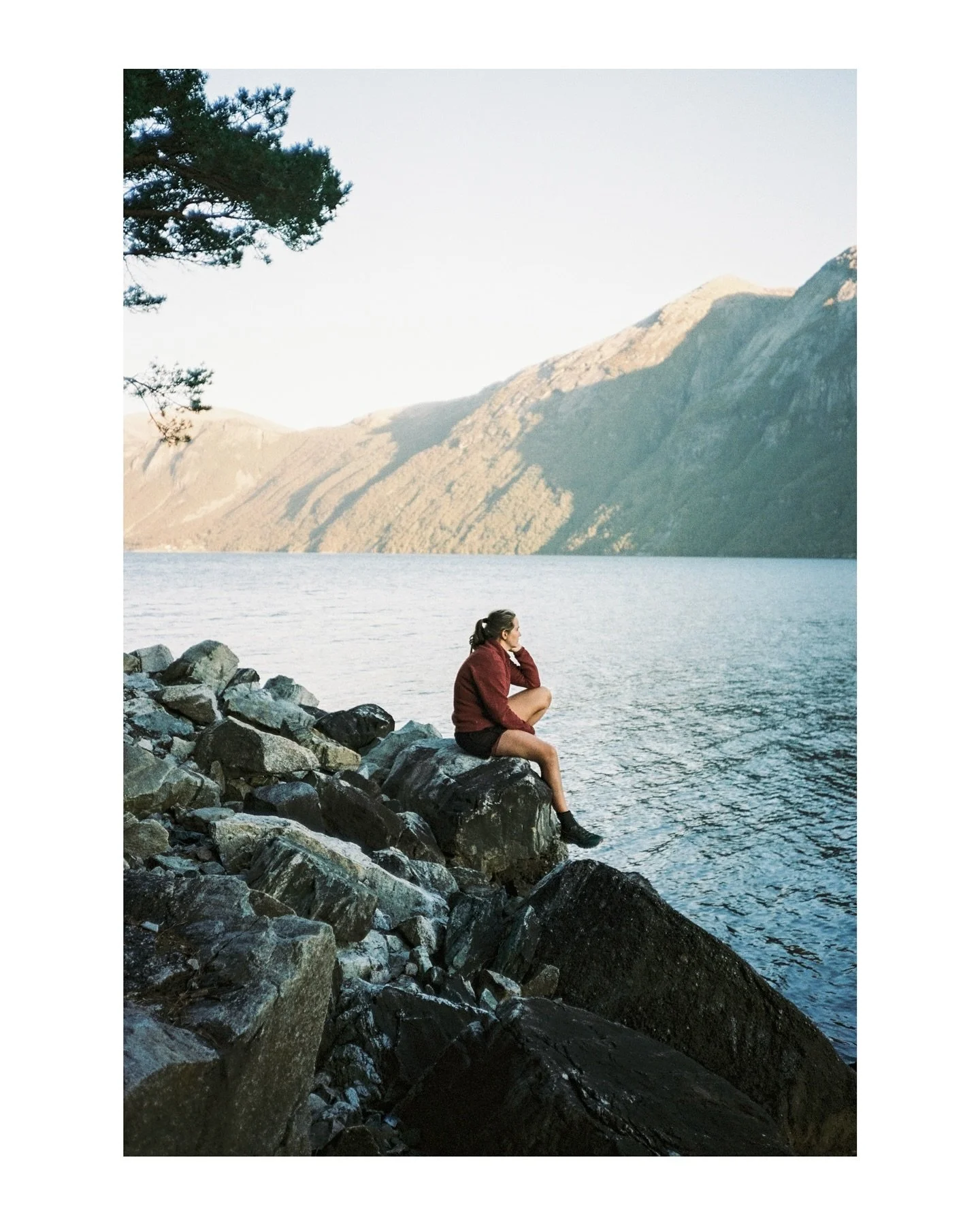 Kiara 2024. Lysefjorden rundt
&bull;Konica C35EF
&bull;Kodak Portra 400
&bull;
&bull;
&bull;#lysefjorden #lysefjordenrundt #analog #analogphotography #kodak #kodakportra400 #portra400 
#35mm #hiking #norway #konica #konicac35ef